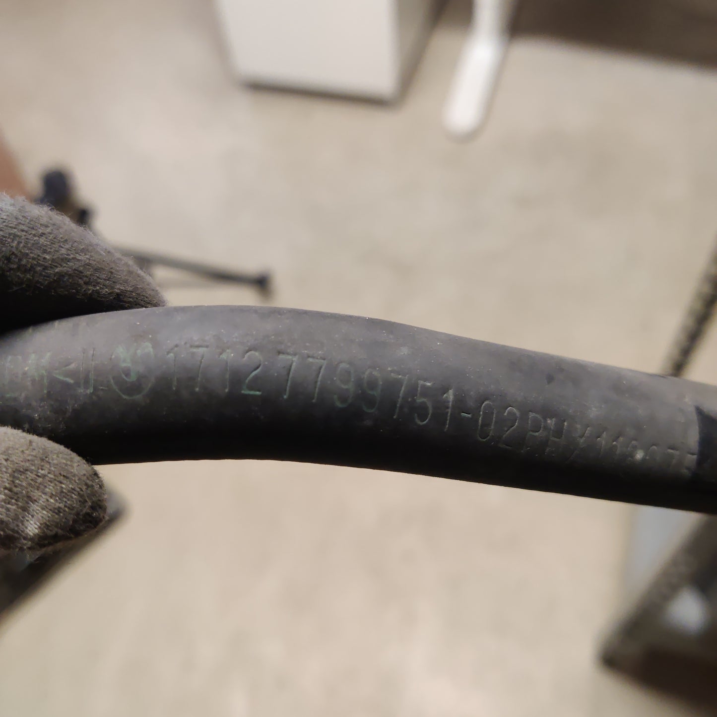 Moottorin vesijäähdytyksen putki/letku BMW 5 E61 520D Farmari 2008