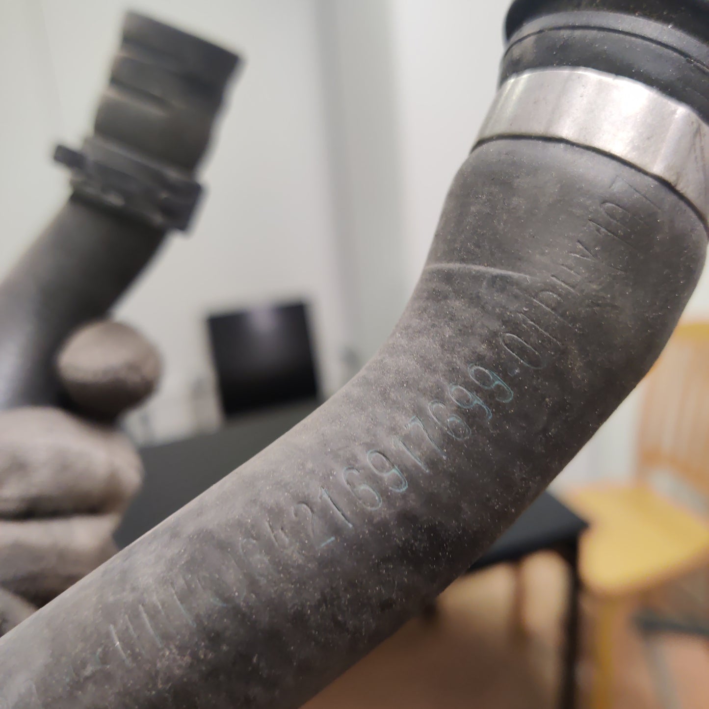 Moottorin vesijäähdytyksen putki/ letku BMW 5 E61 520D Farmari 2008