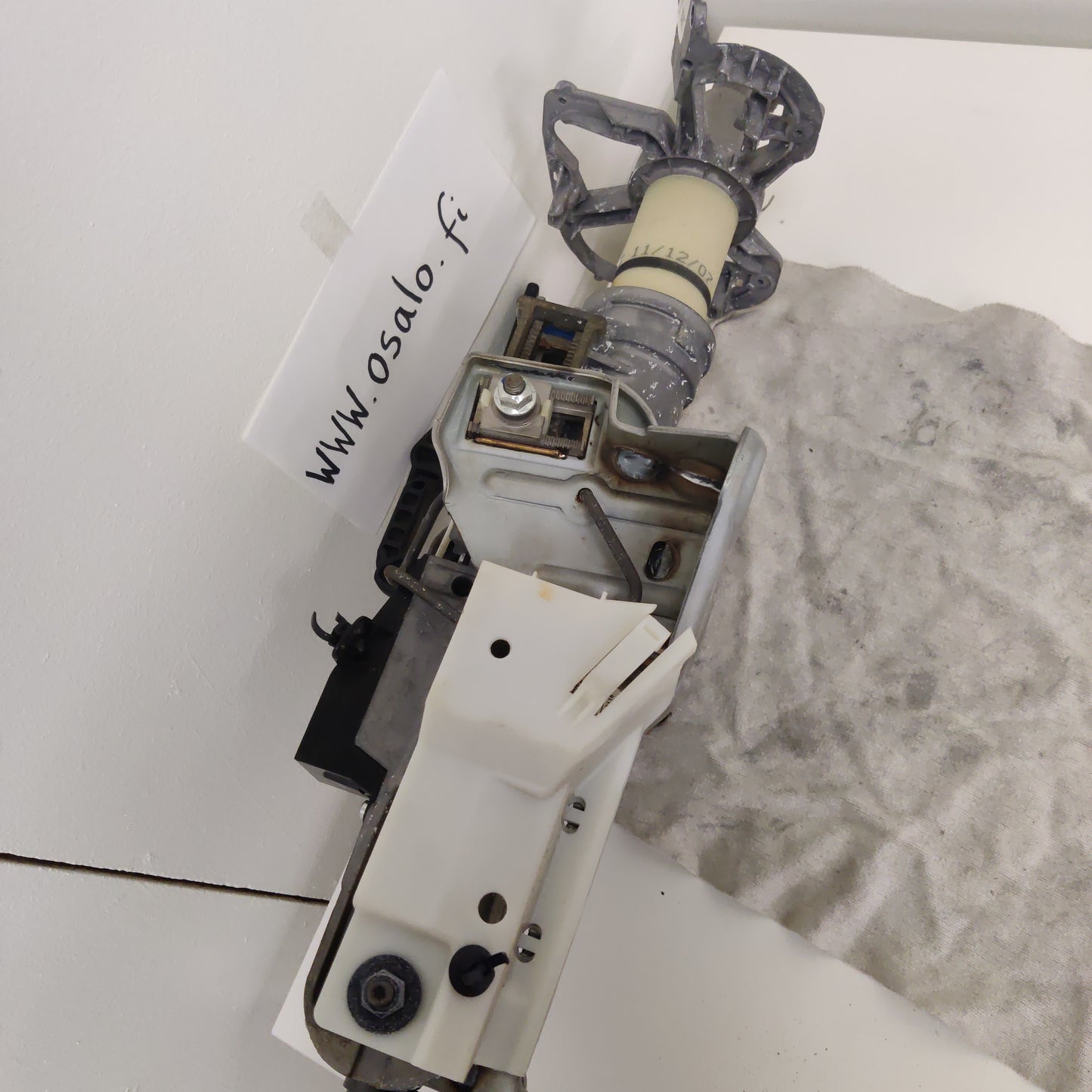 Ohjauspyörän akseli BMW 5 E61 520D Farmari 2008