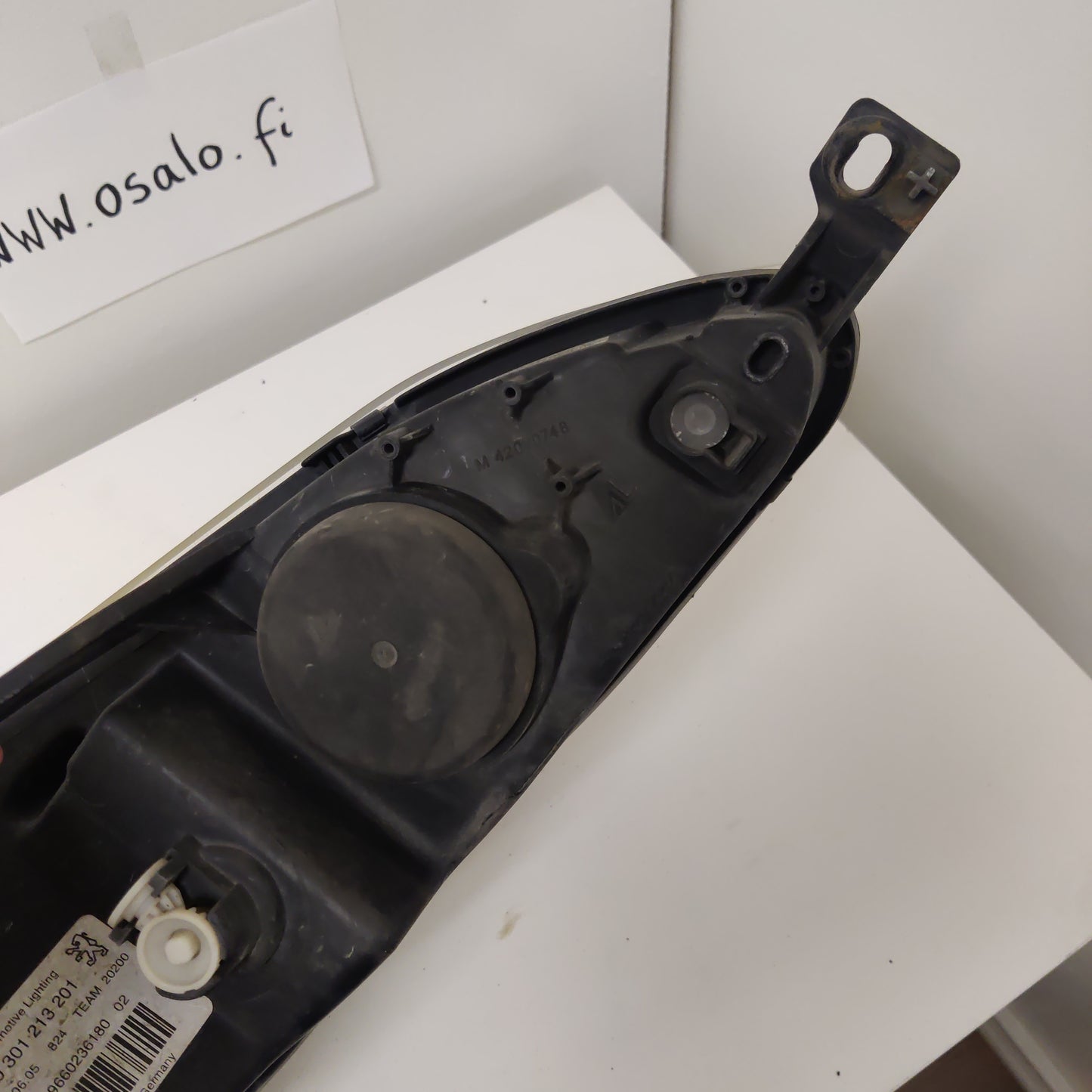 Etu umpio, vasen, Peugeot 5D 407 SW 2.0 Farmari 2005, 0301213201