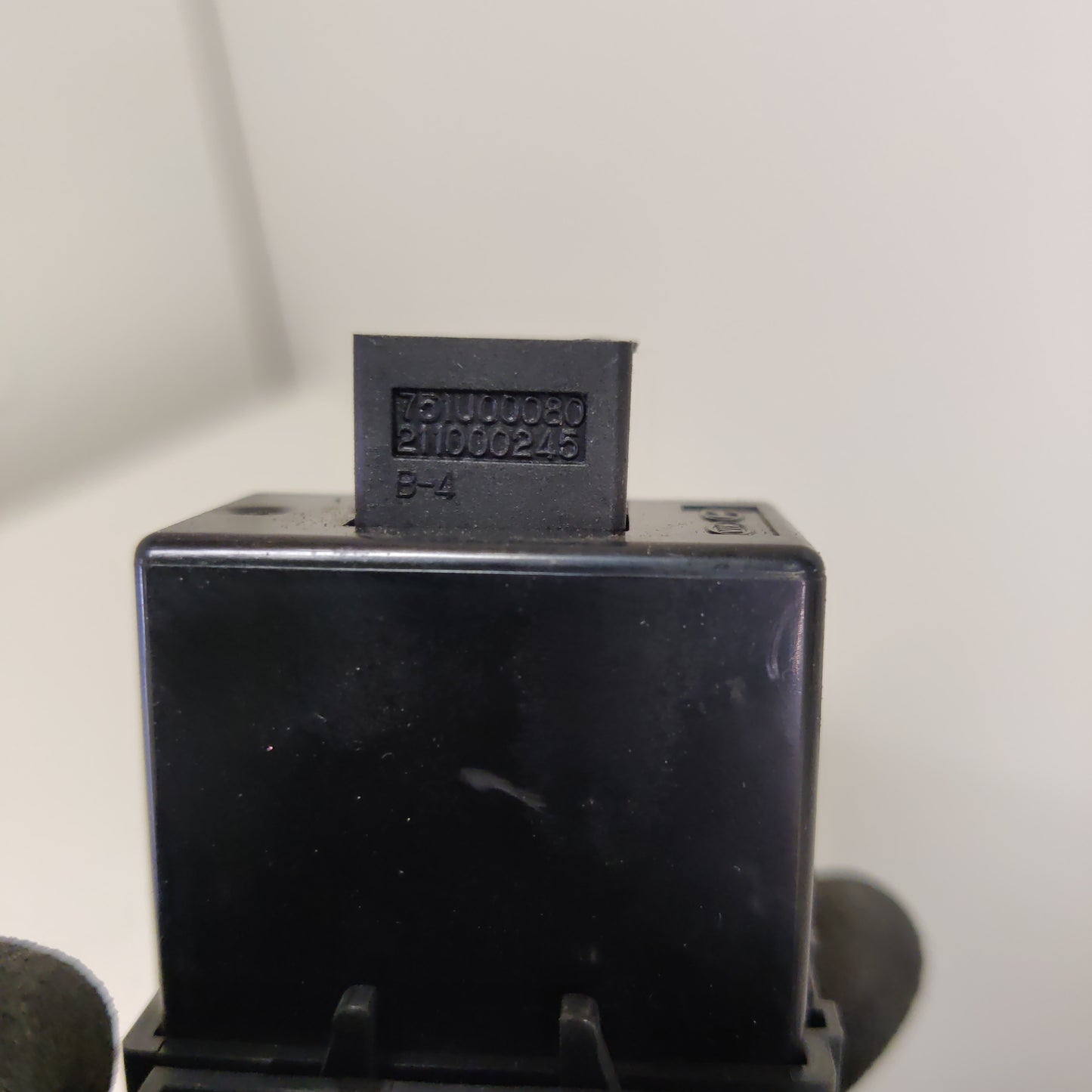 Ajovalojen korkeudensäätökytkin, Hyundai i30 cw 1.6 Farmari 2009, 751U00080