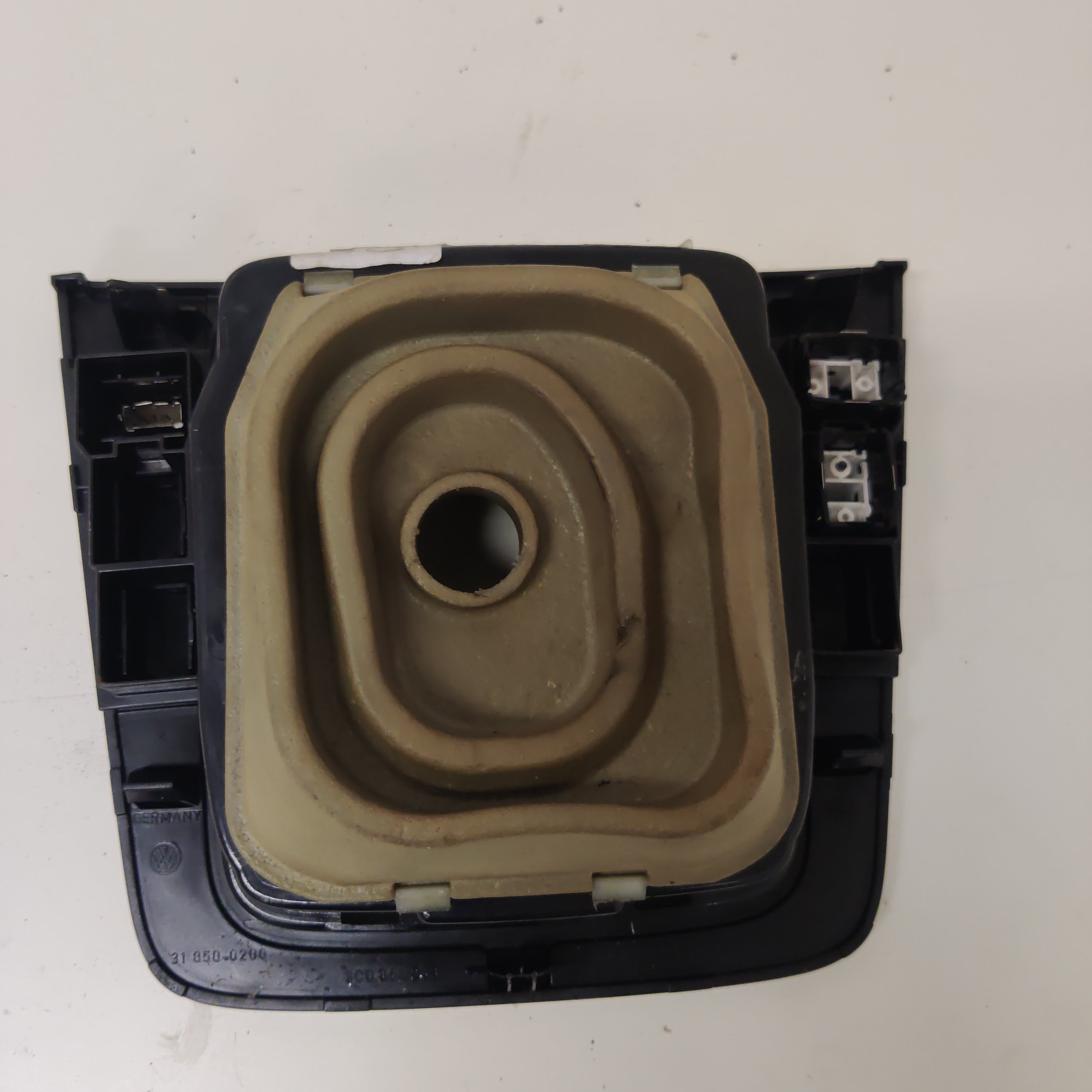 Vaihdekepin konsoli Vw Passat 2.0 TDI Farmari 2008, APCOM23413, 3C0864263