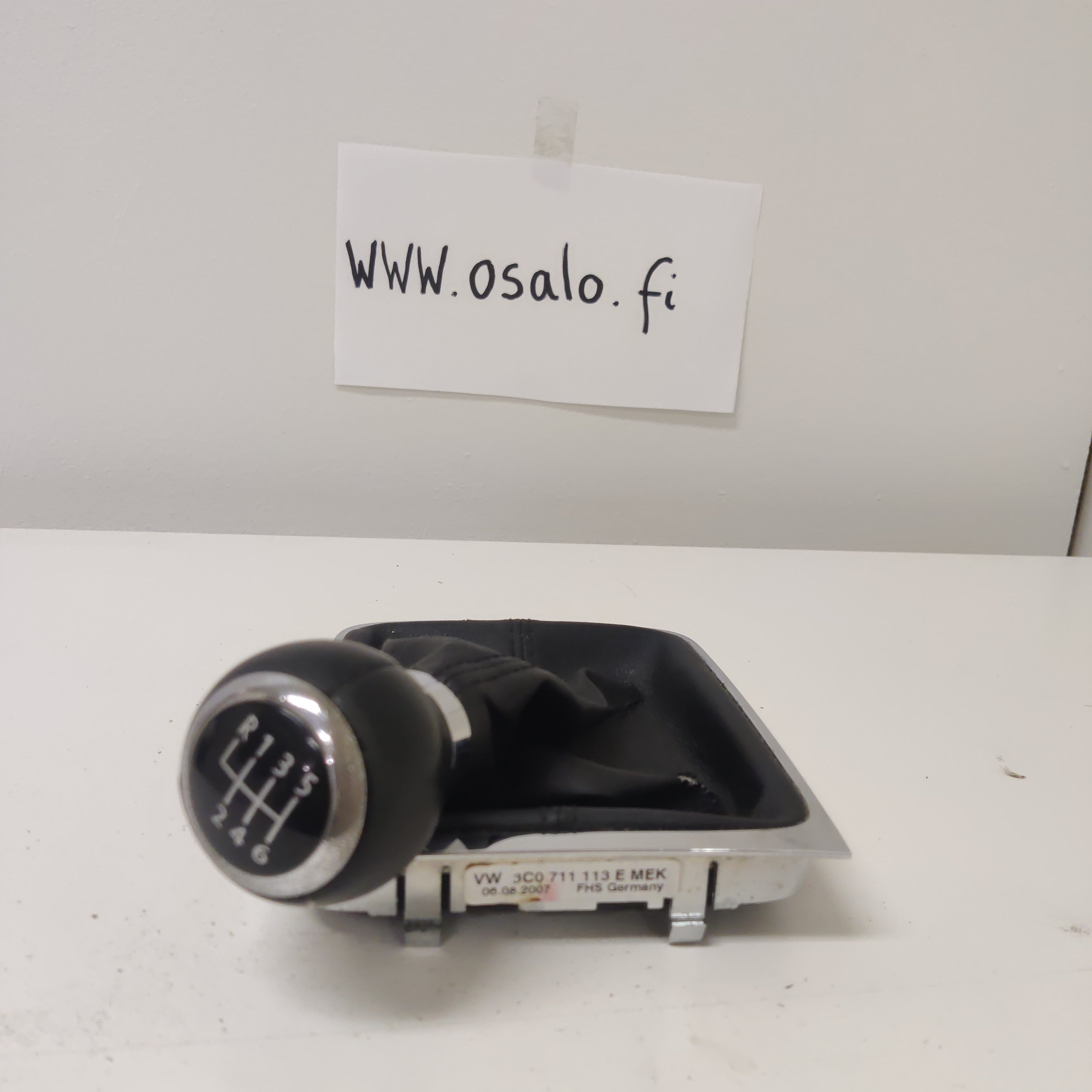 Vaihdekepin verhoilu Vw Passat 2.0 TDI Farmari 2008, 3C0711113