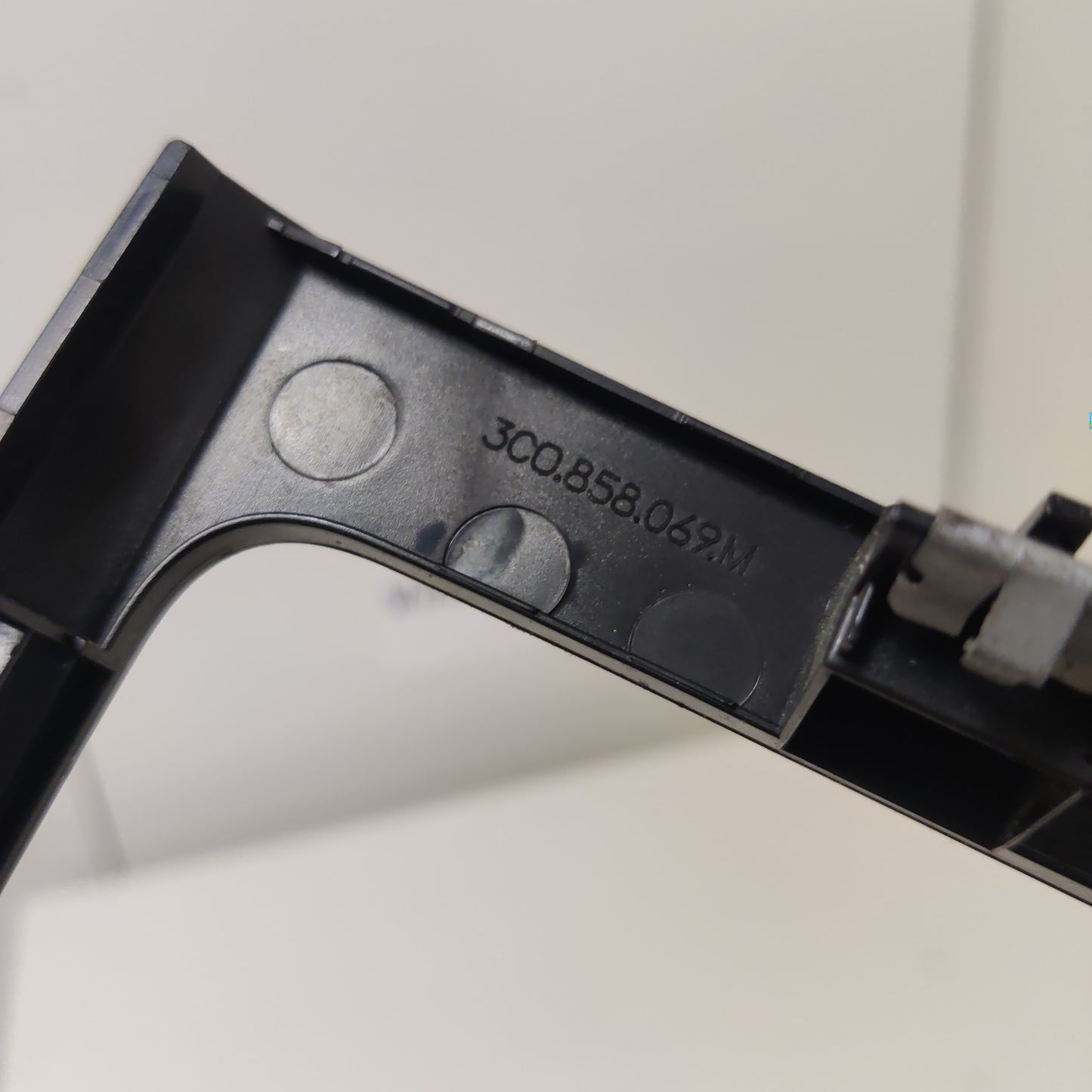 Kojelaudan koristeet, Vw Passat 2.0 TDI Farmari 2008, 3C0858069M