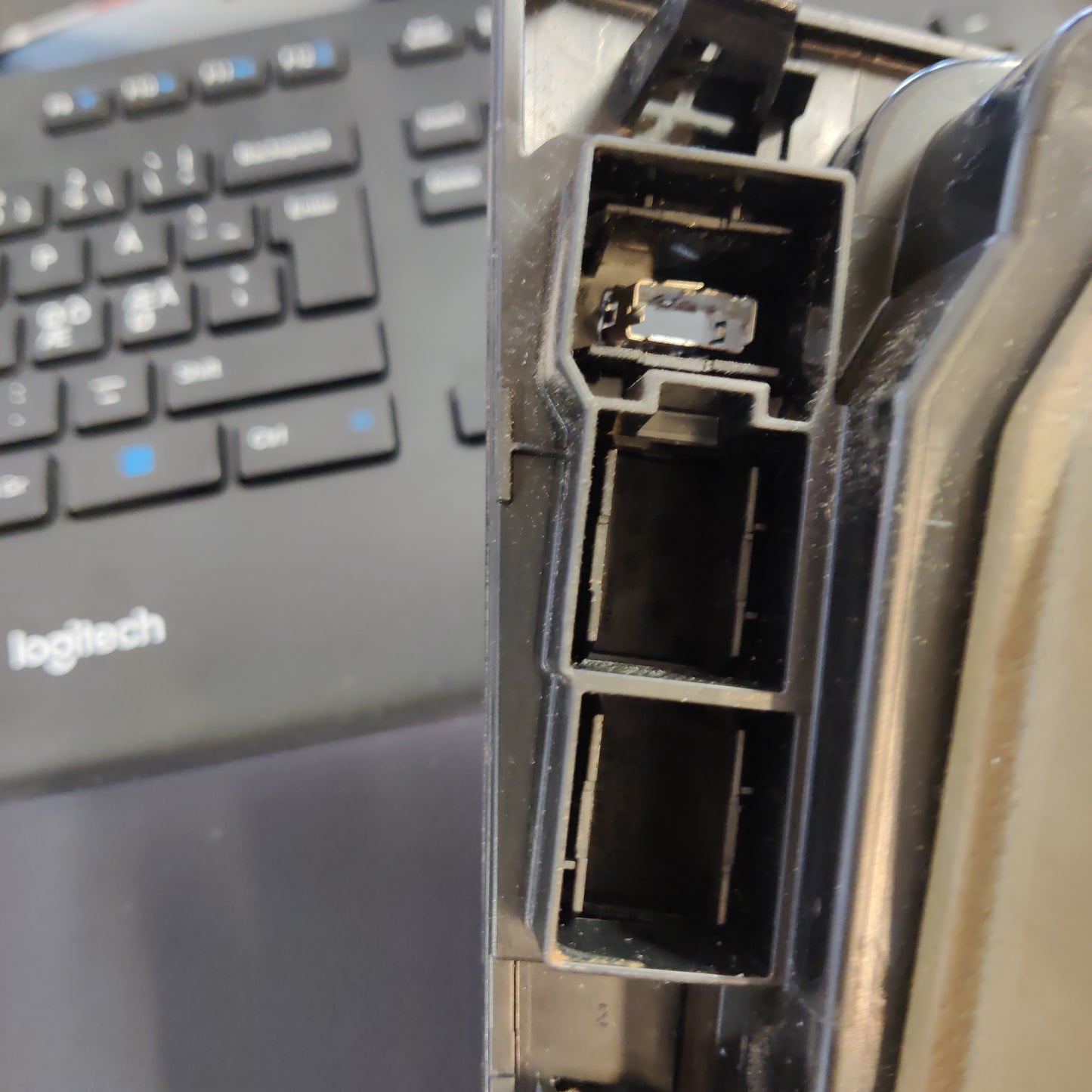 Vaihdekepin konsoli Vw Passat 2.0 TDI Farmari 2008, APCOM23413, 3C0864263