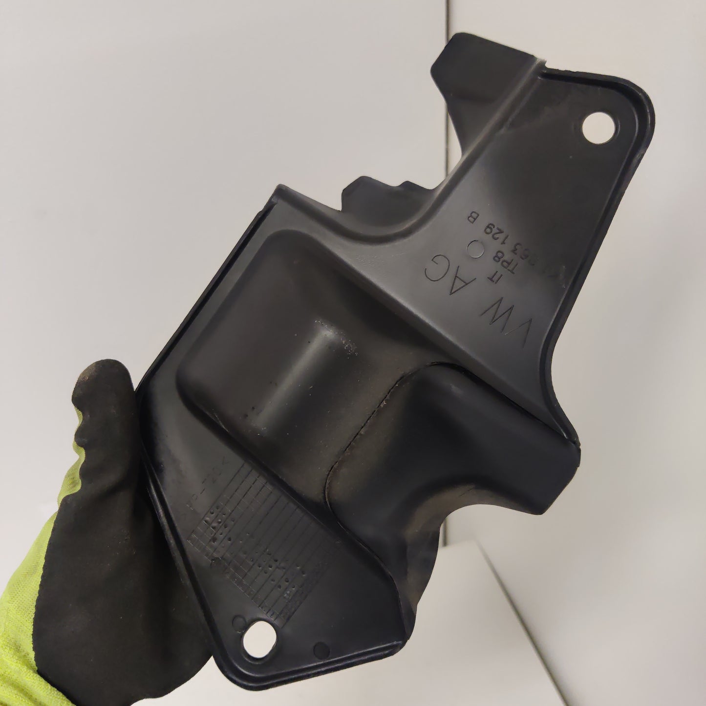 Jalkatuki osa, lattia, Vw Jetta V (1K2) 77 kW Diesel, 1K1863129B