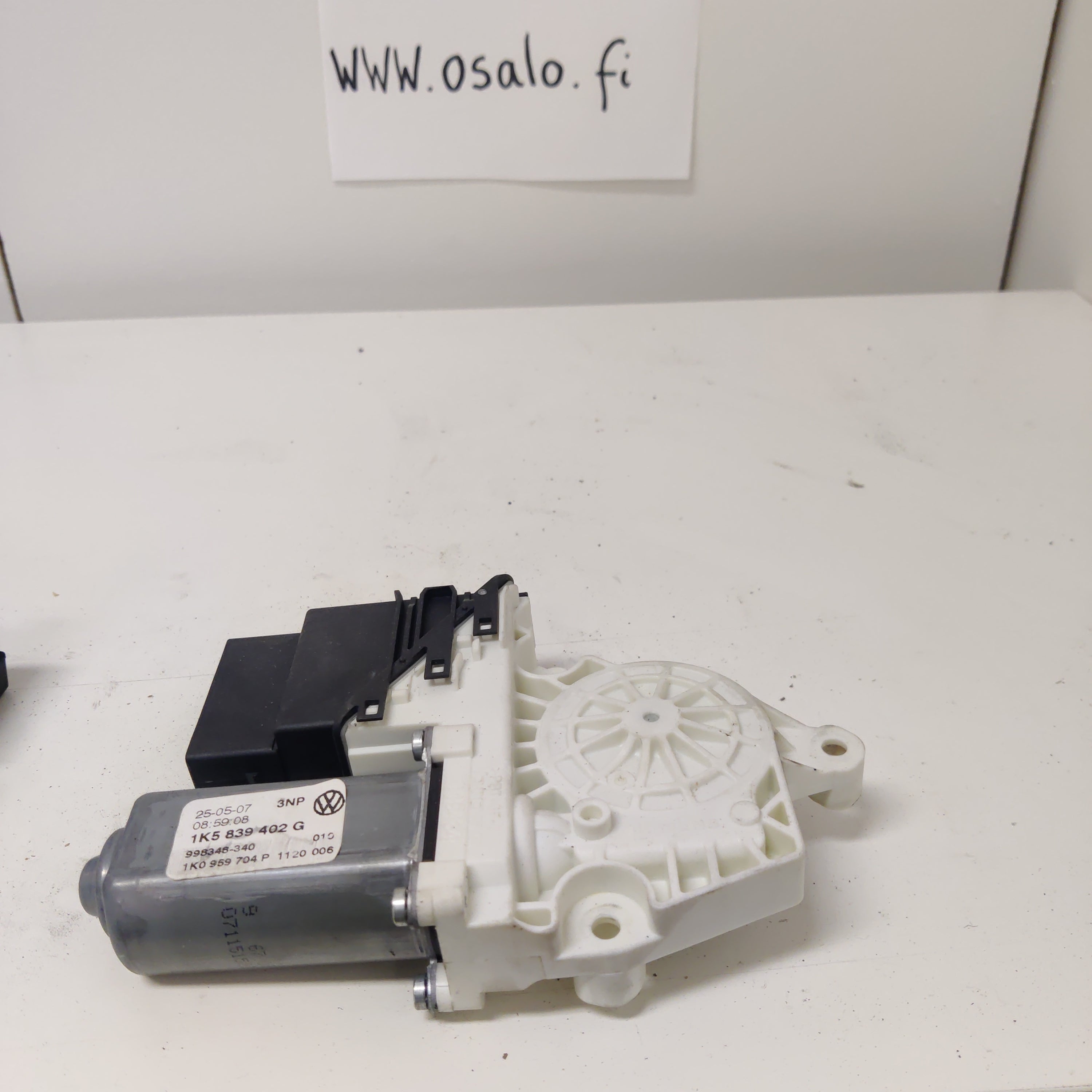 Lasinnostimen moottori, oikea, taka, Vw Jetta V (1K2) 77 kW Diesel, 1K5839402G