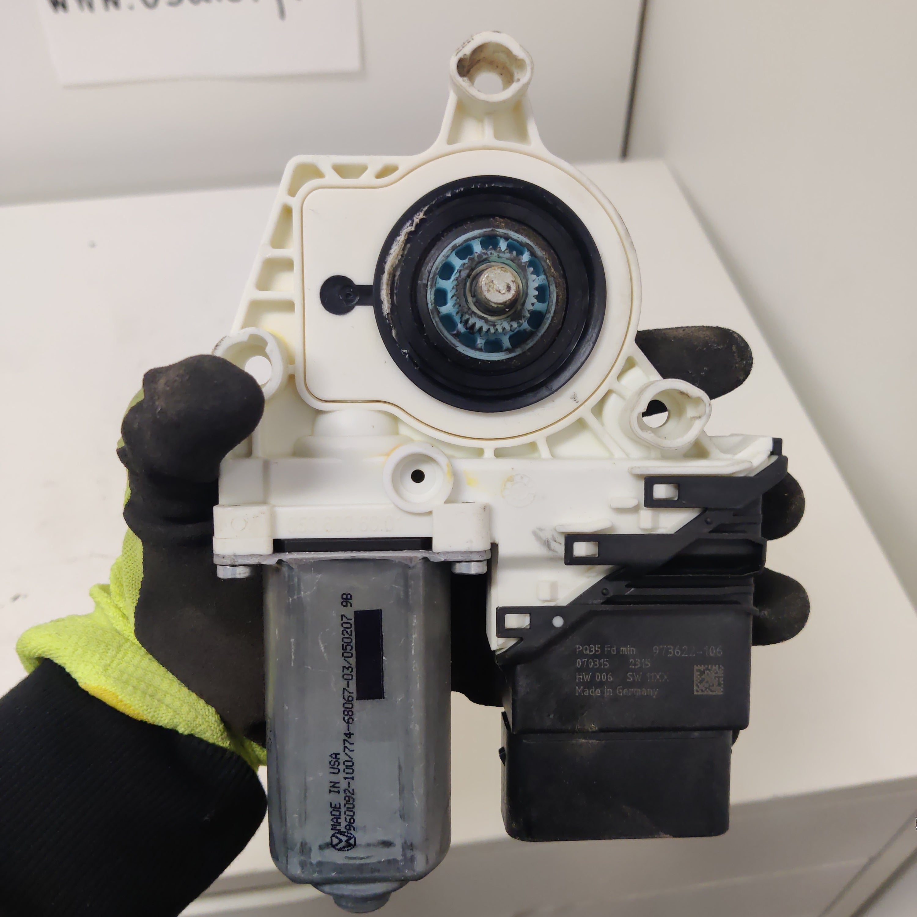 Lasinnostimen moottori, oikea, taka, Vw Jetta V (1K2) 77 kW Diesel, 1K5839402G