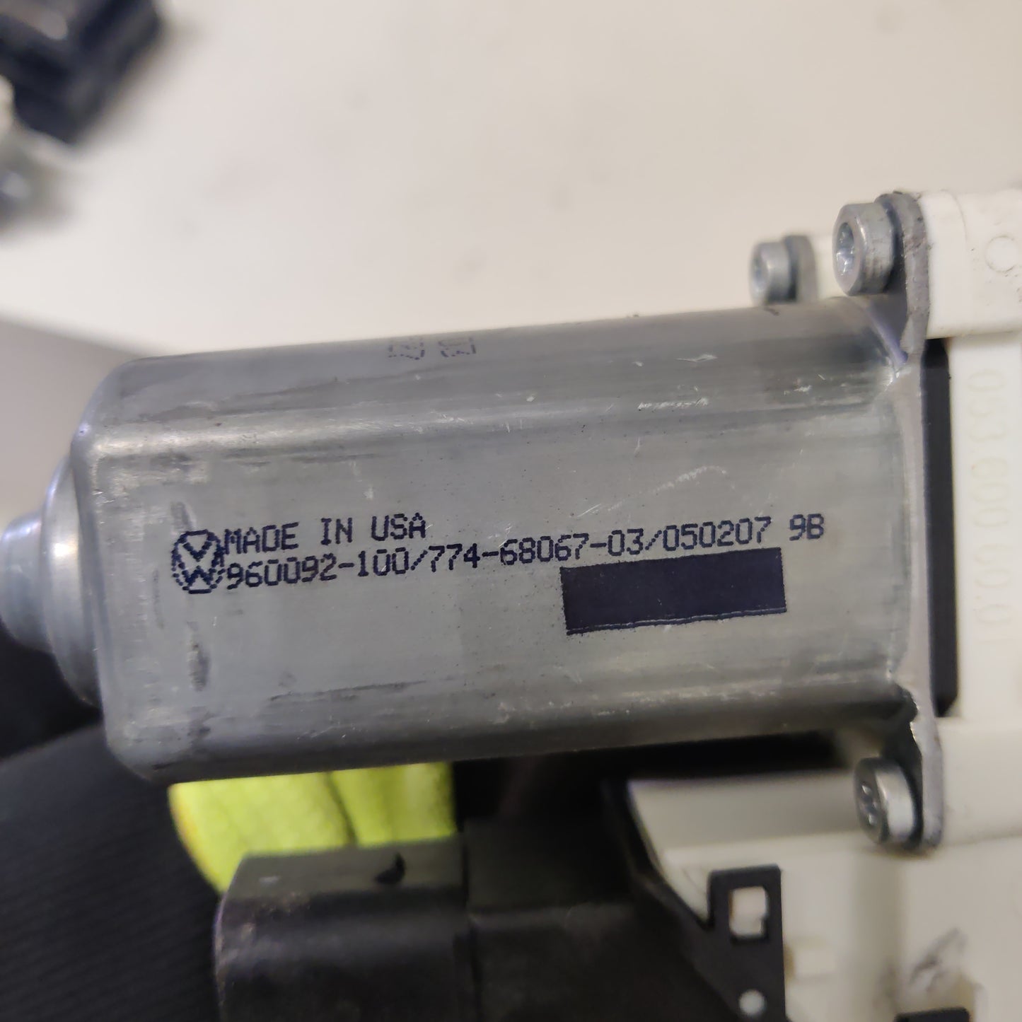 Lasinnostimen moottori, oikea, taka, Vw Jetta V (1K2) 77 kW Diesel, 1K5839402G