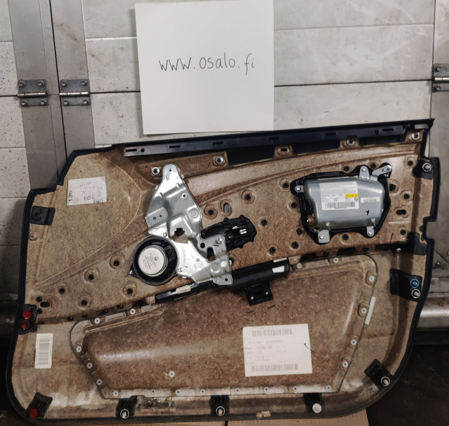 Etuovipaneeli, vasen BMW 5 E61 520D Far 2008