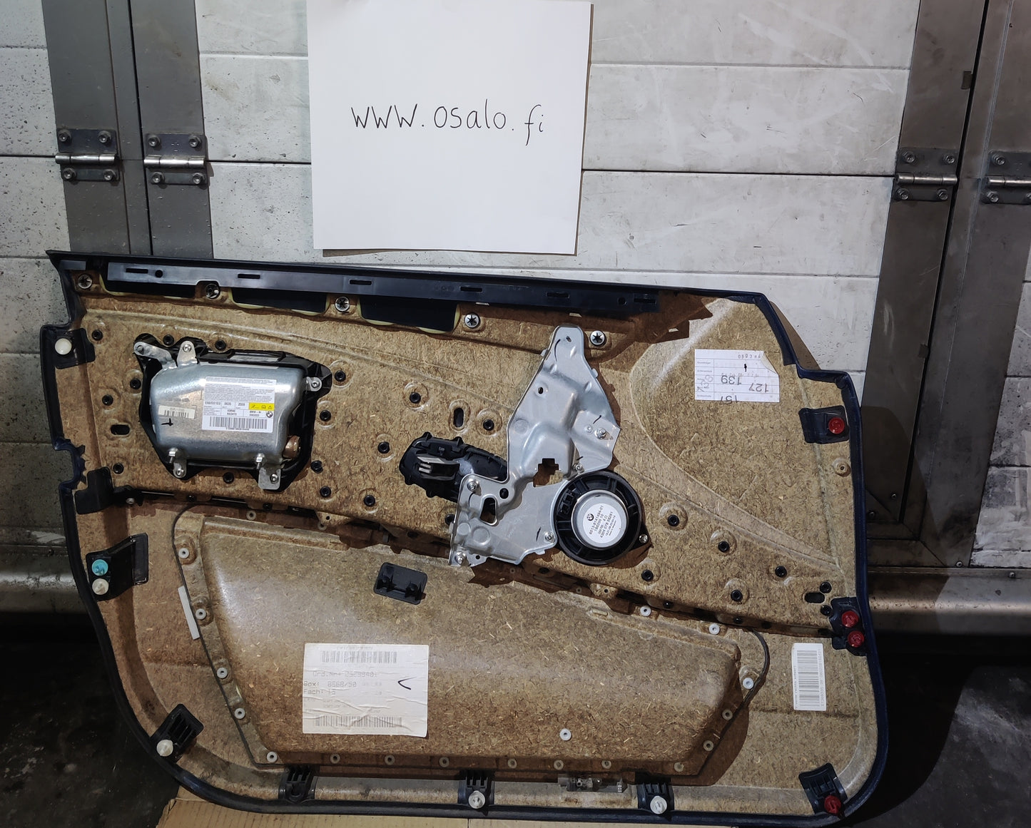 Etuovipaneeli, oikea BMW 5 E61 520D Far 2008