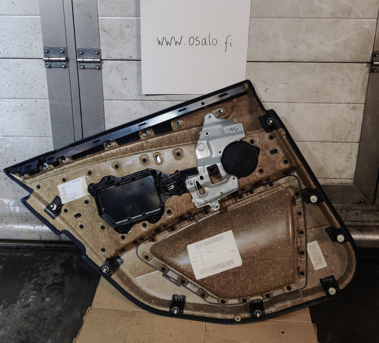 Takaovipaneeli, oikea BMW 5 E61 520D Far 2008