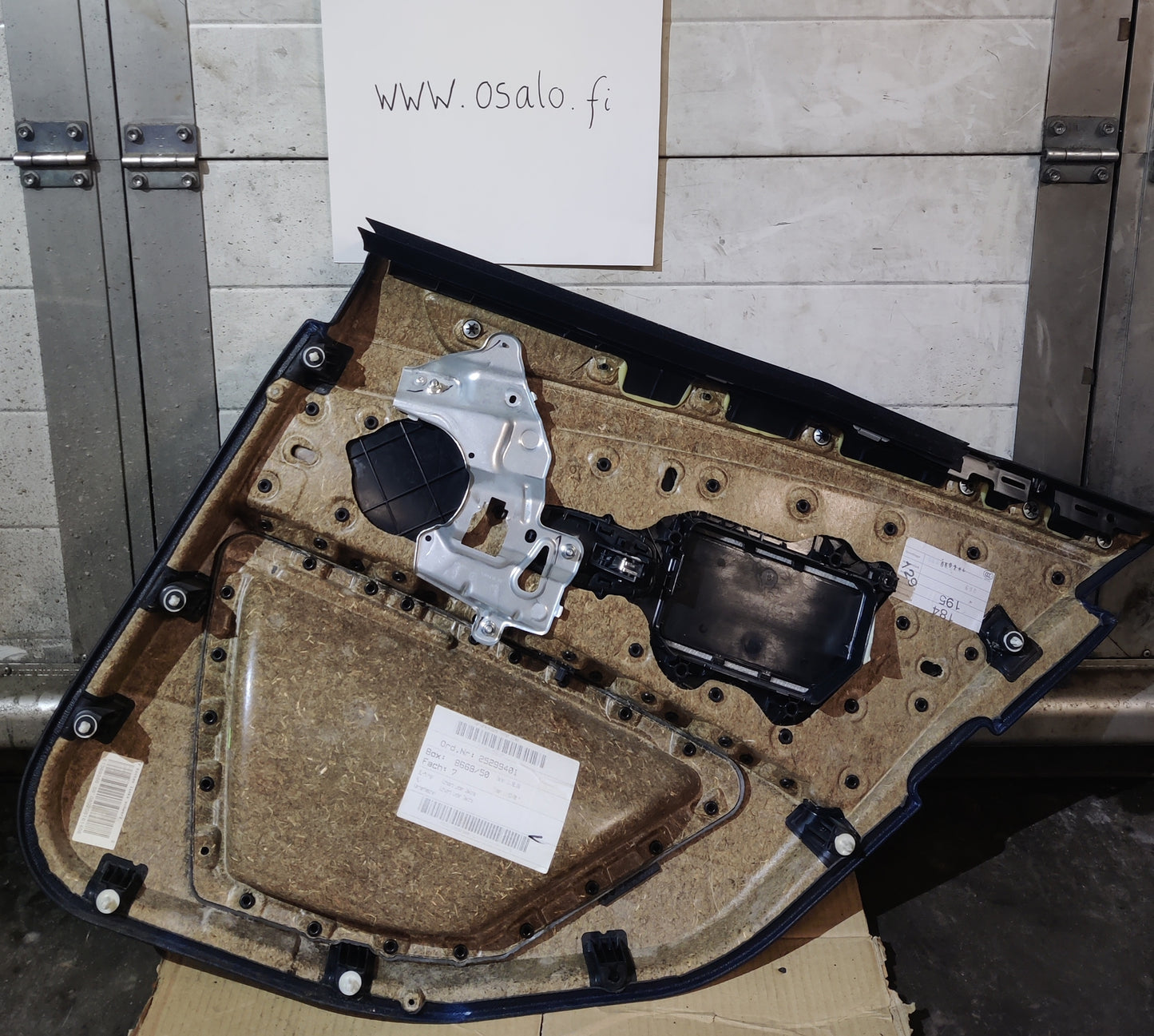 Takaovipaneeli, vasen BMW 5 E61 520D Far 2008