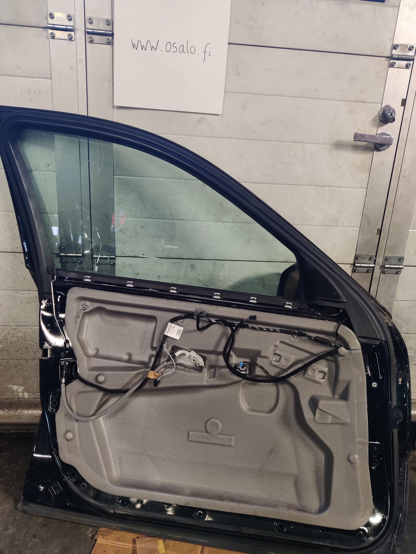 Etuovi, vasen BMW 5 E61 520D Farmari 2008