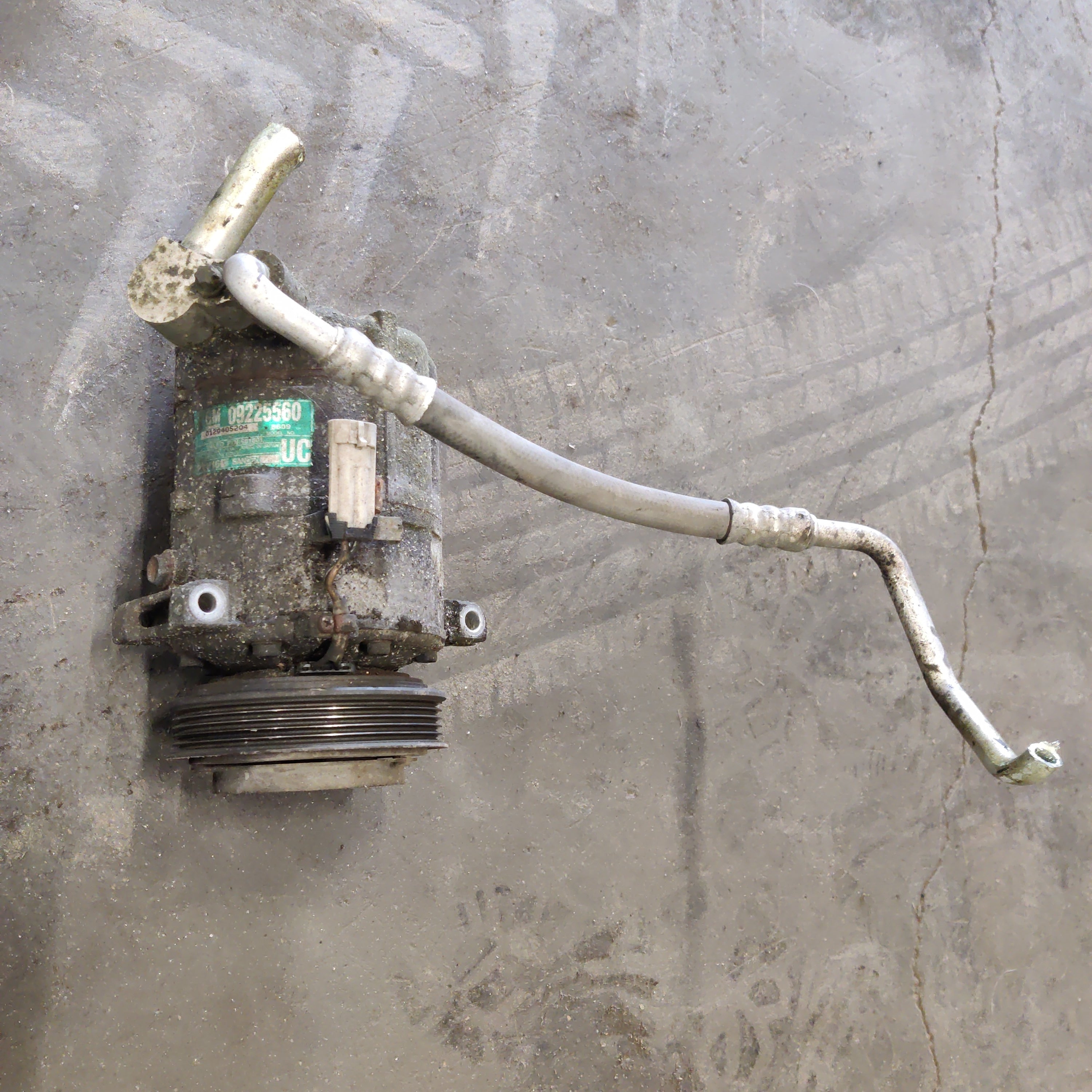 AC/ ilmastointi kompressori, Opel Vectra C 1.6 Farmari 2008, GM09225560