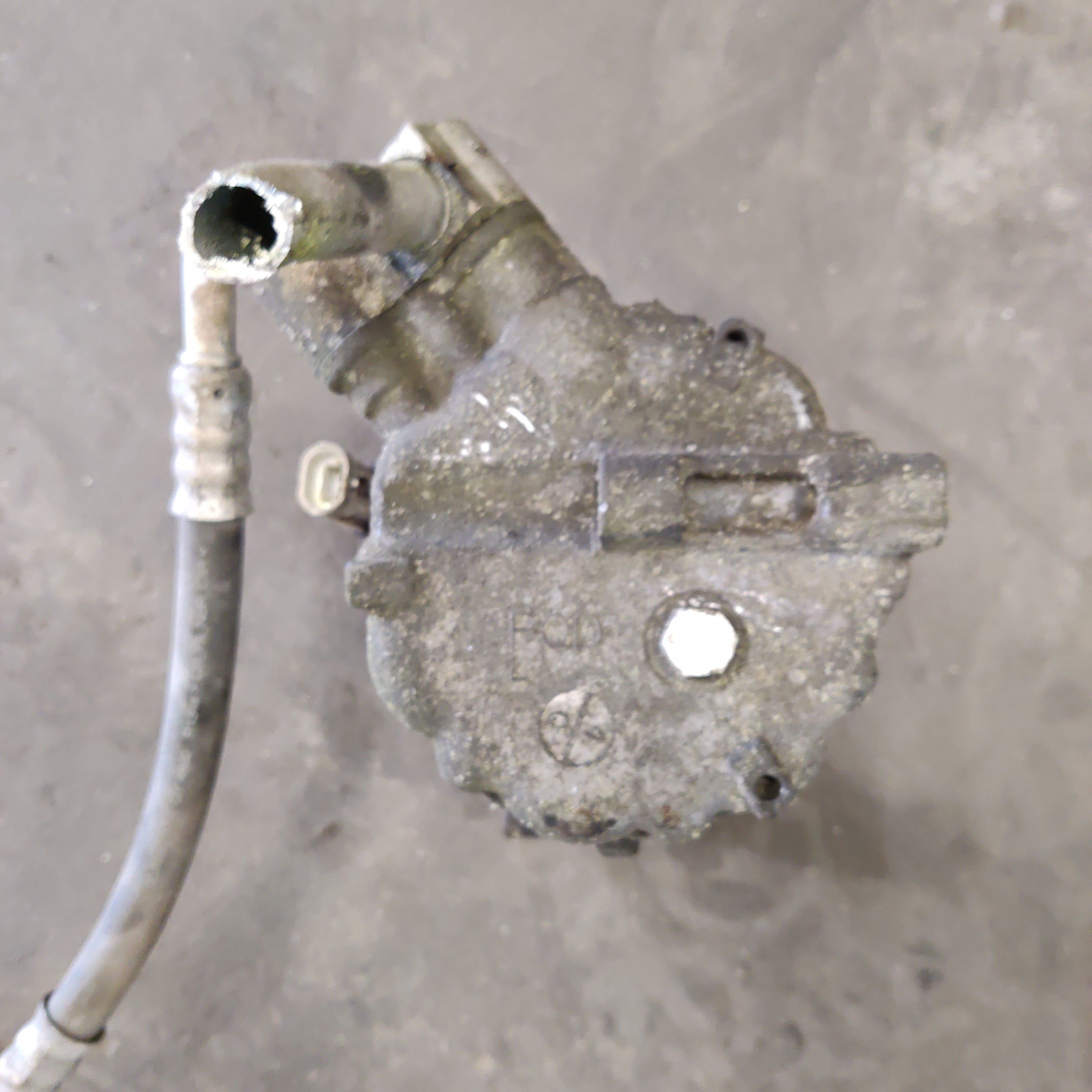 AC/ ilmastointi kompressori, Opel Vectra C 1.6 Farmari 2008, GM09225560