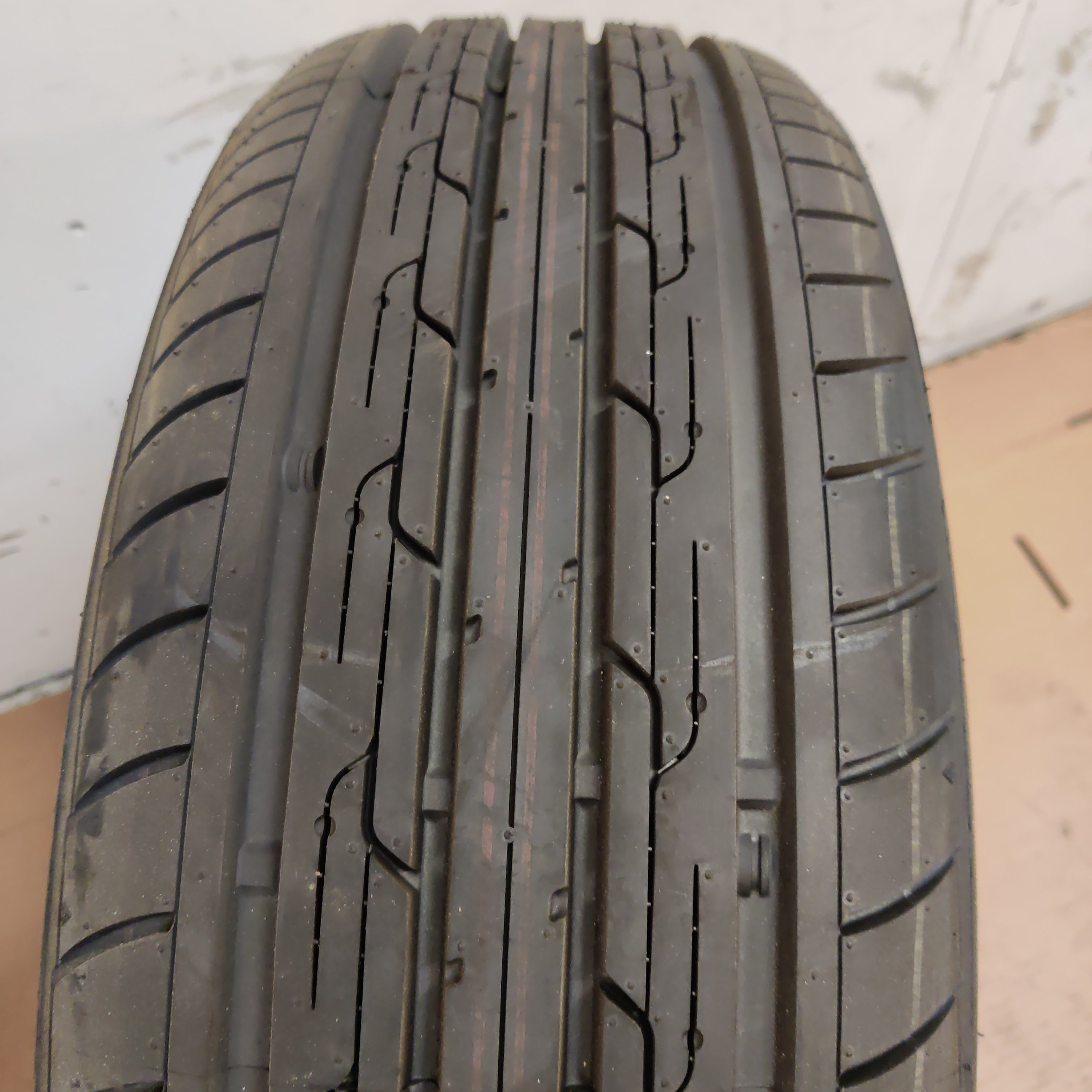 Triangle TE301 215/70 R15 98H kesärengassarja