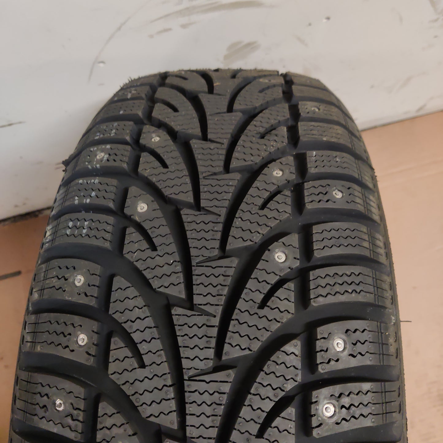 ROADX RXFROST WH12 215/55 R16 97H XL Nastarengassarja