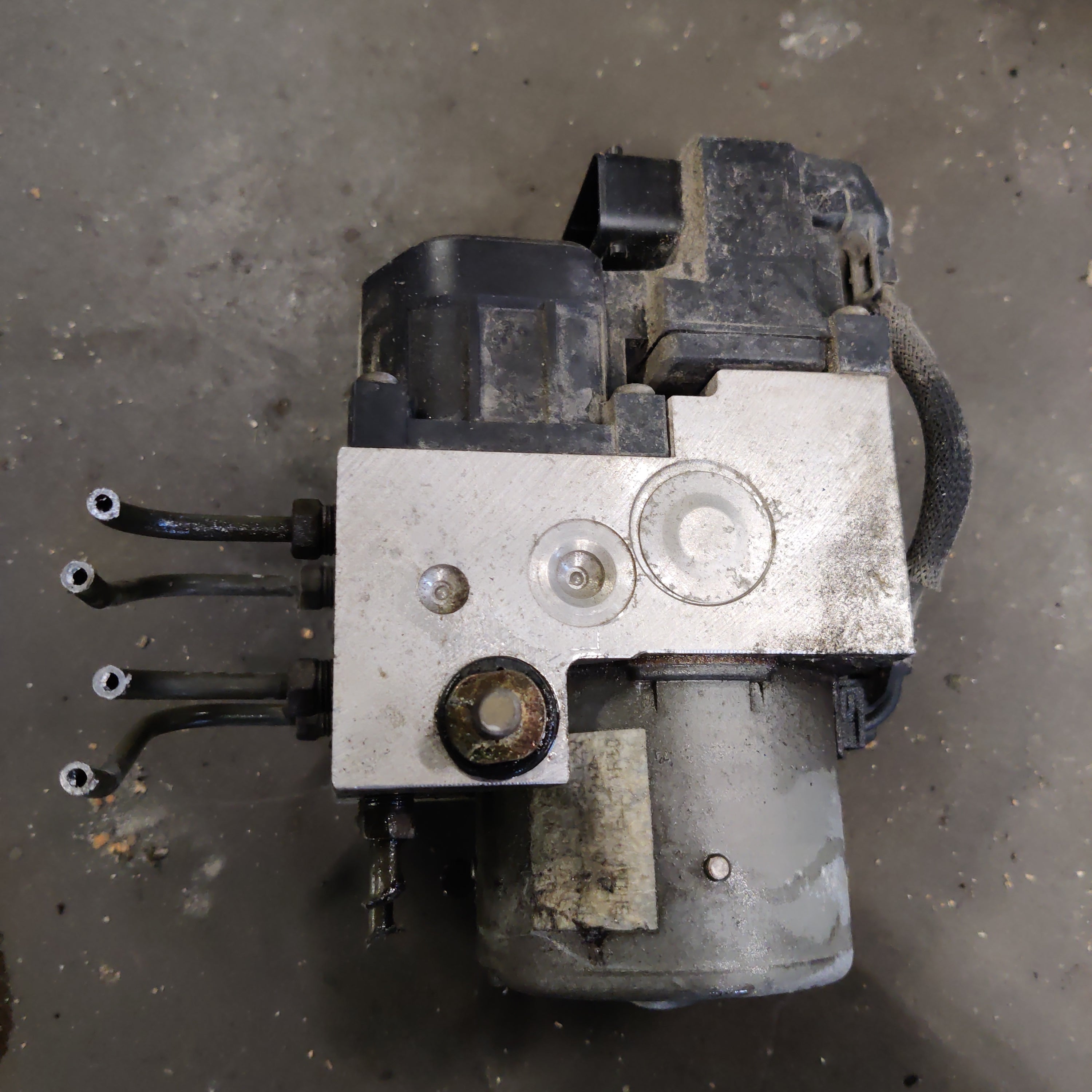 ABS Hydraulikoneisto / pumppu Subaru Outback 2.5 AWD (BH9) 2001