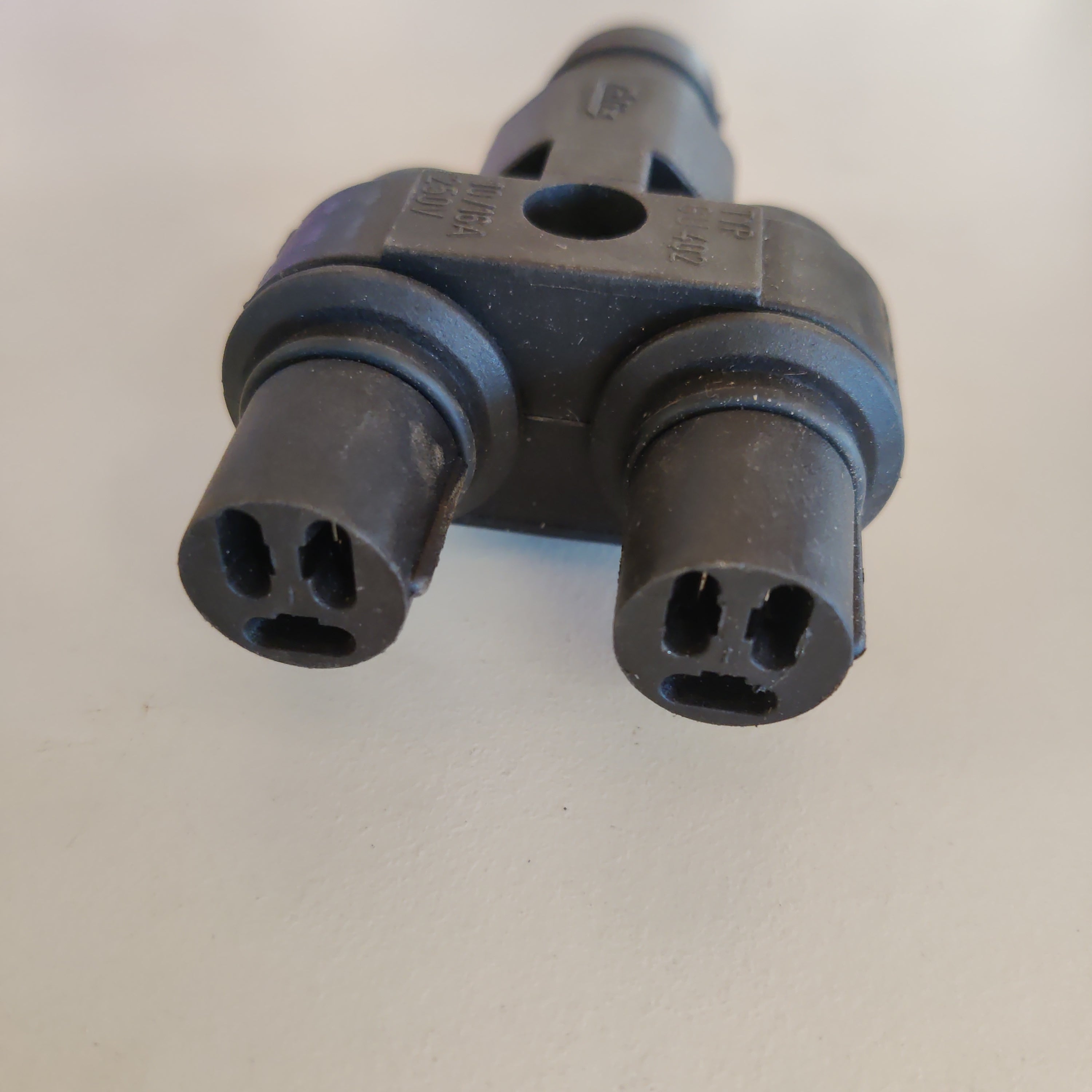 Calix haaroituspistorasia GU402 250V KÄYTETTY