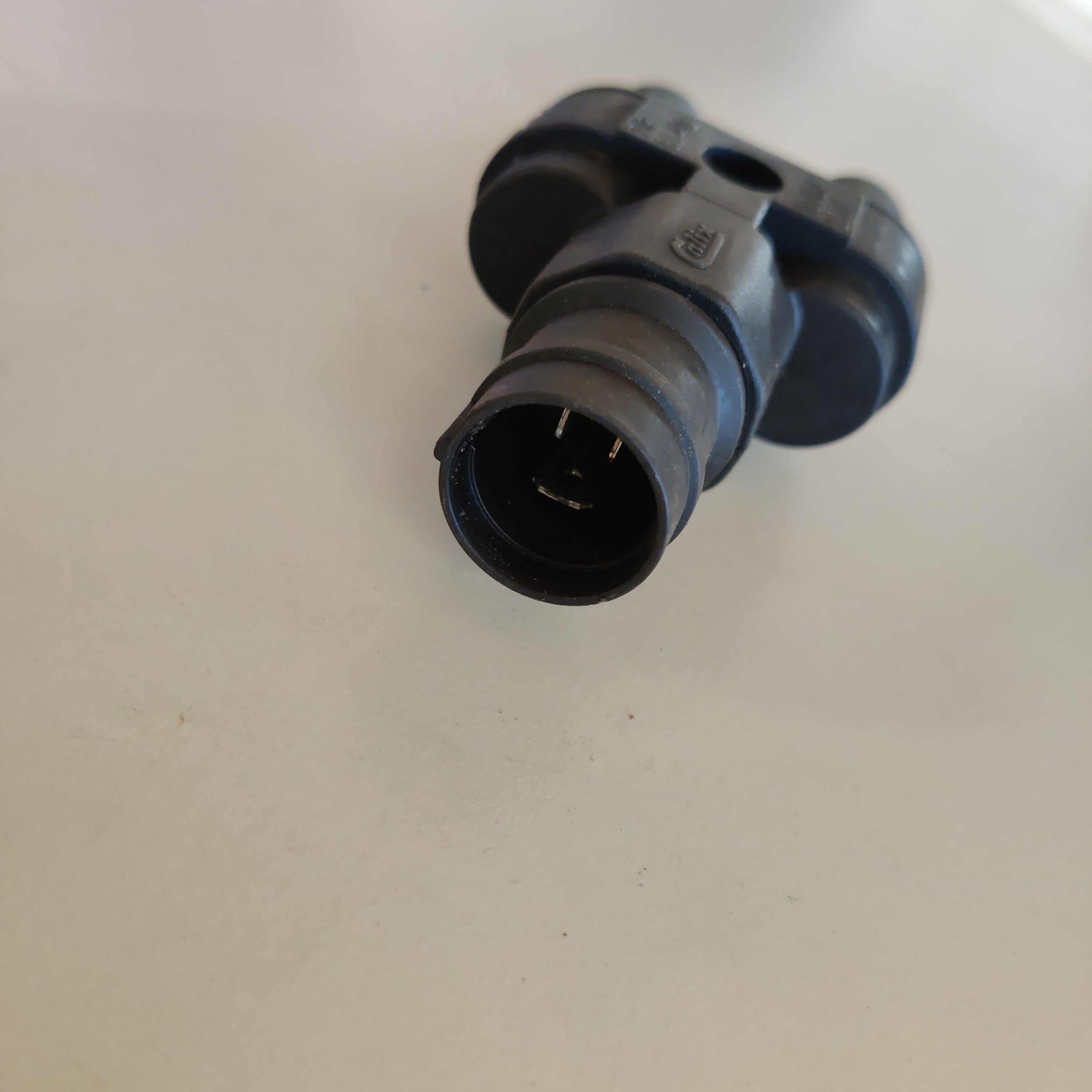 Calix haaroituspistorasia GU402 250V KÄYTETTY
