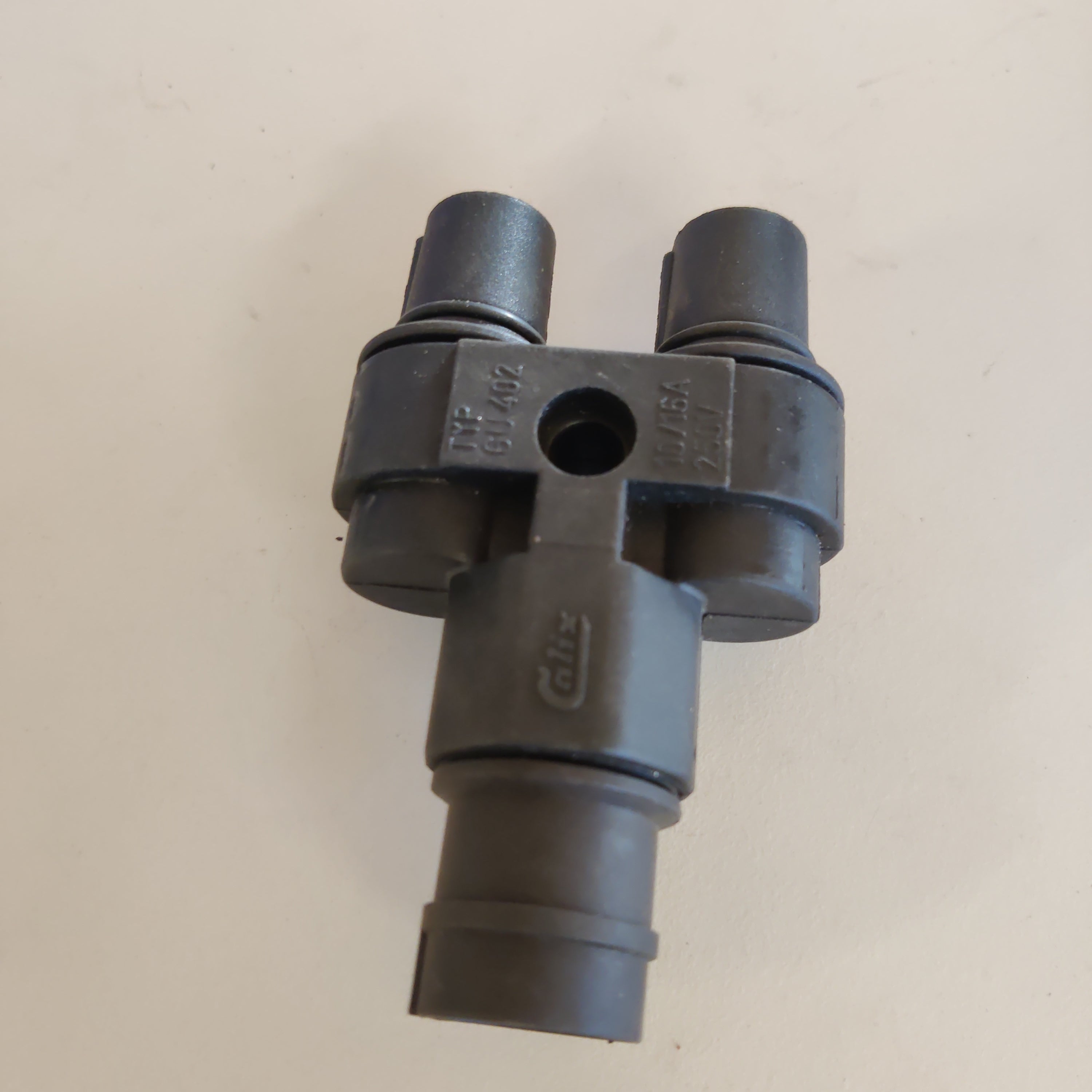 Calix haaroituspistorasia GU402 250V KÄYTETTY
