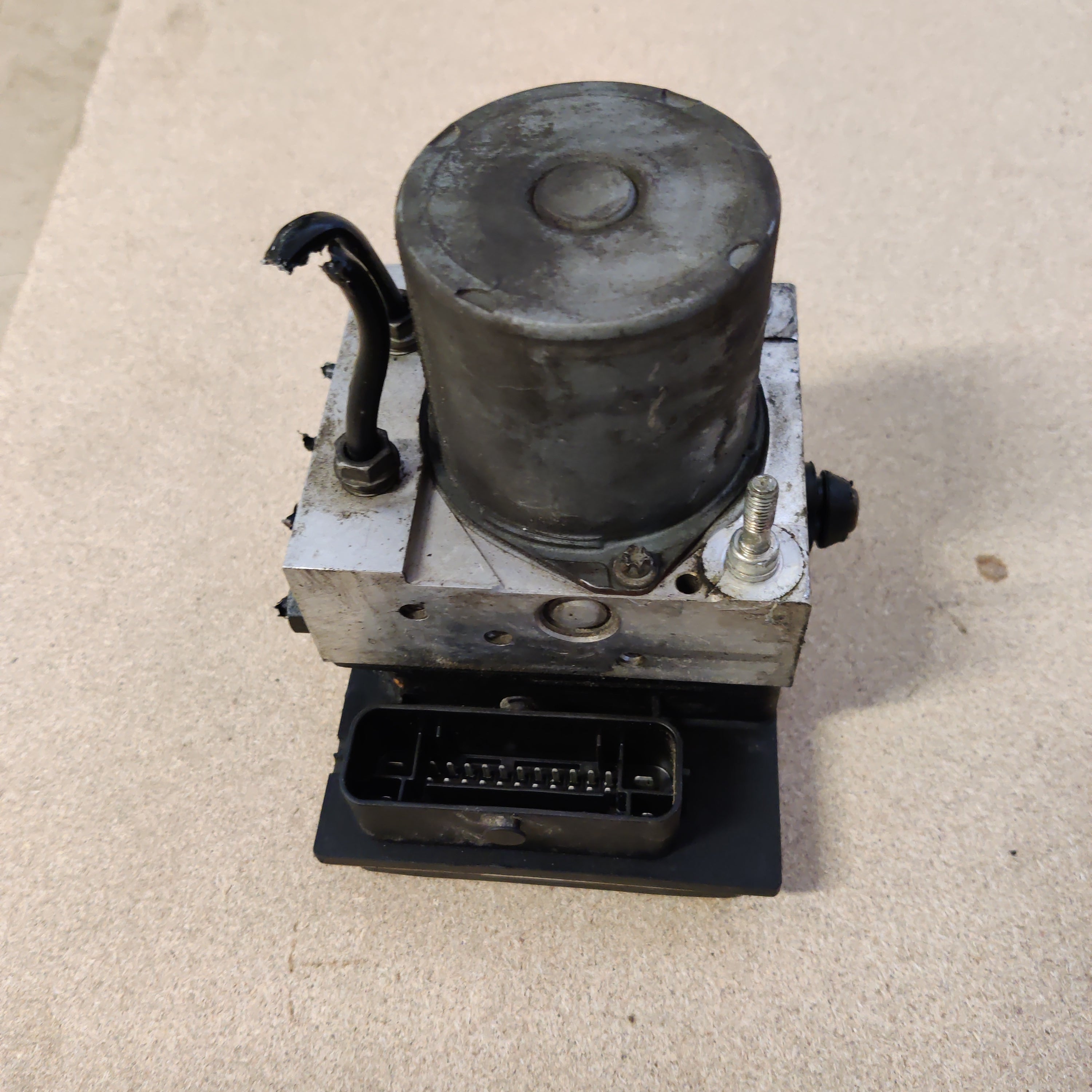 ABS Hydraulikoneisto Audi A4 B7 Avant 2.0 2007, 8E0910517H014