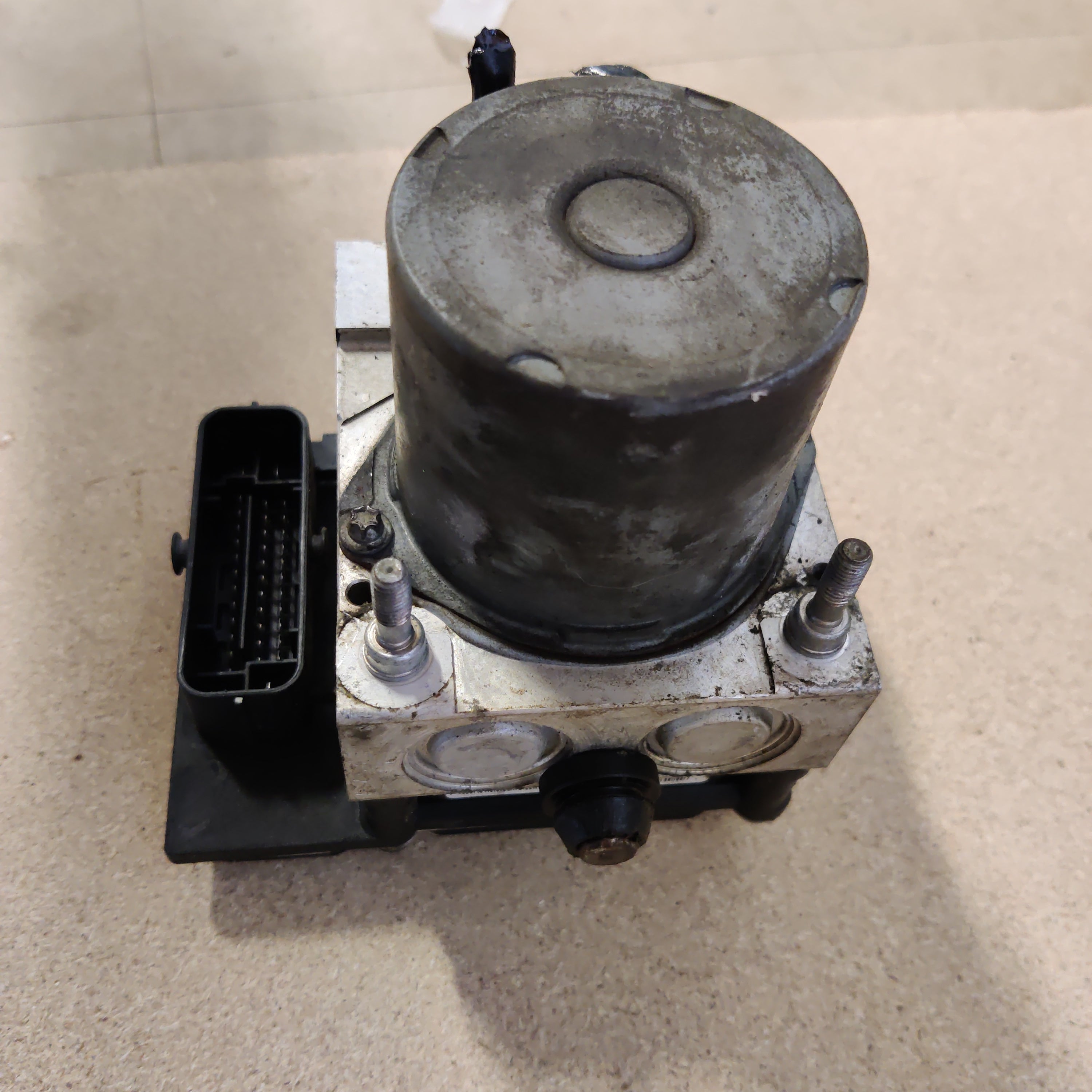 ABS Hydraulikoneisto Audi A4 B7 Avant 2.0 2007, 8E0910517H014