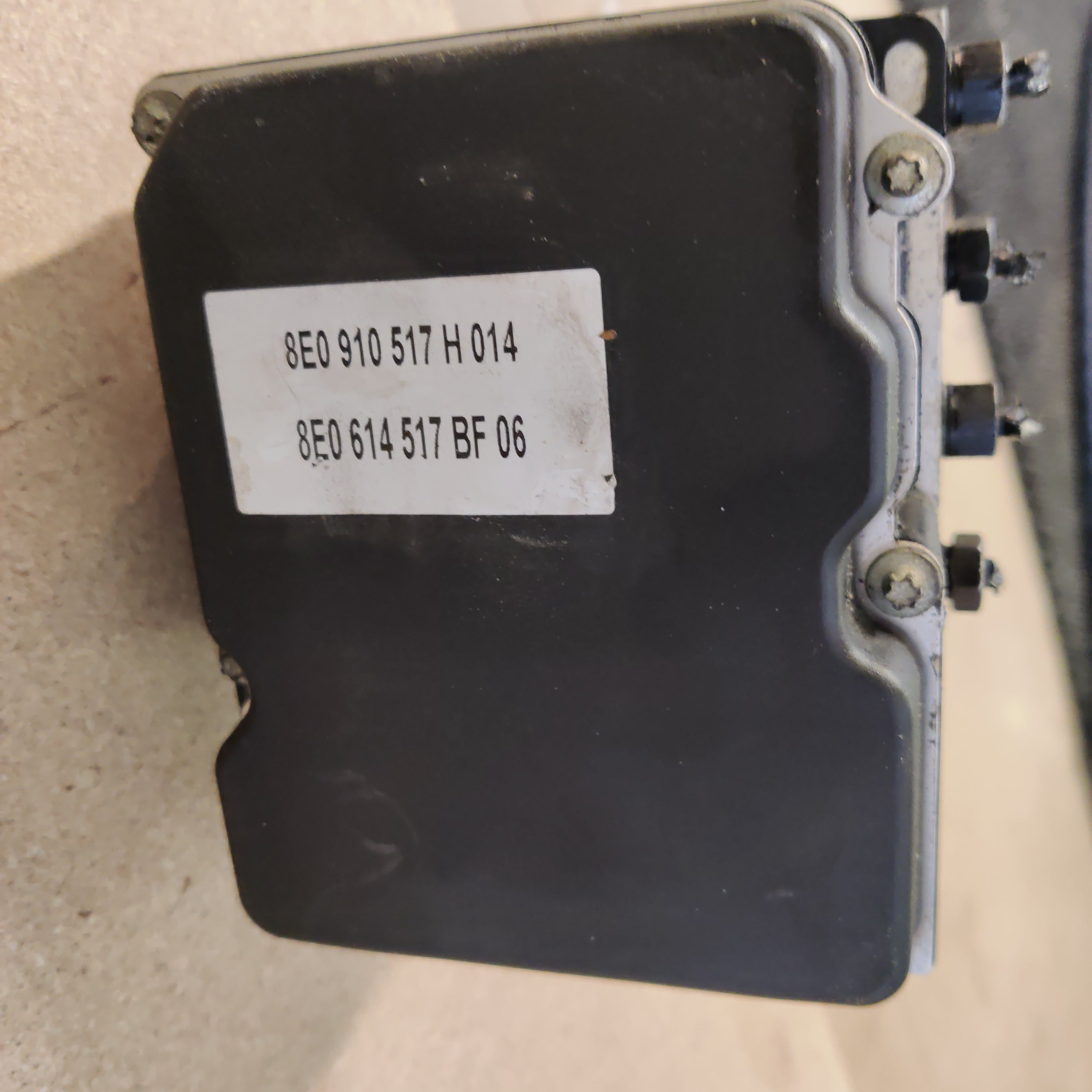 ABS Hydraulikoneisto Audi A4 B7 Avant 2.0 2007, 8E0910517H014