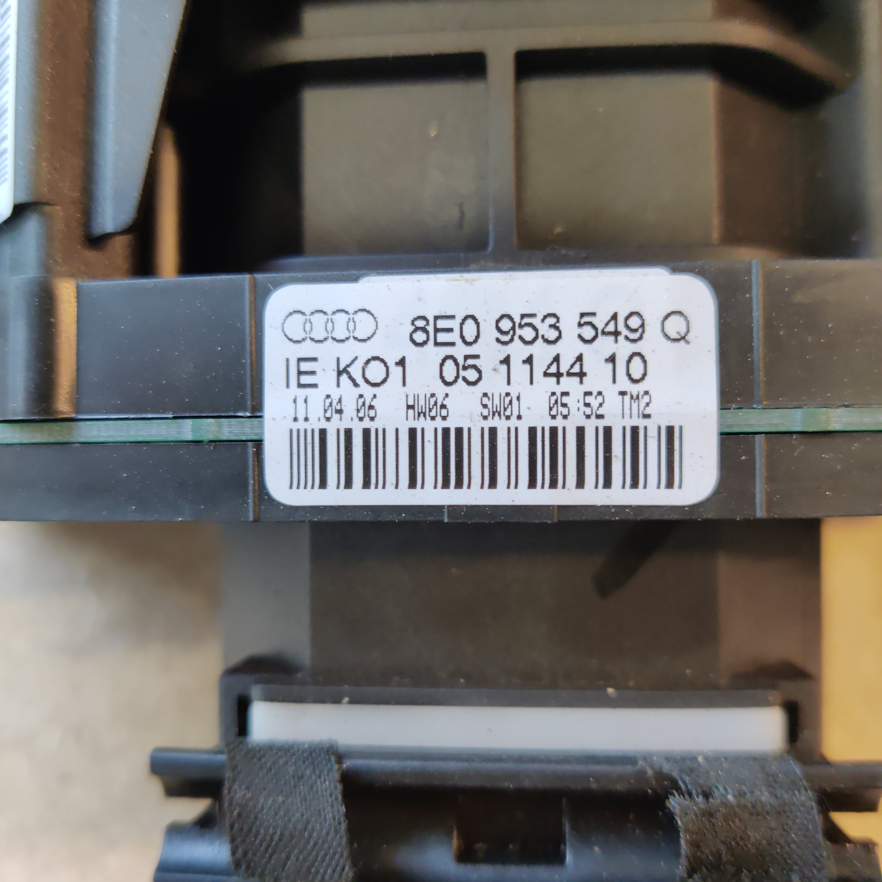 Monitoimivipu keskus ja airbagin kosketinrulla Audi A4 B7 Avant 2.0 2007 1EK0105114410, 8E0953549Q