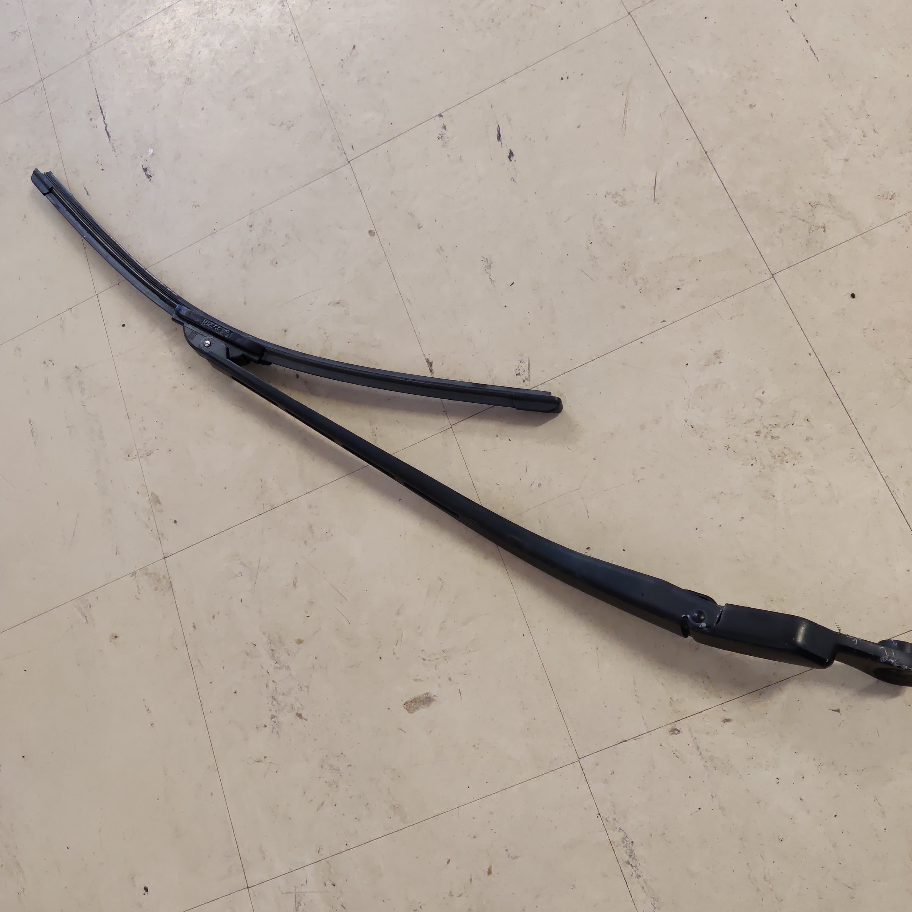 Tuulilasin pyyhkimen varsi, oikea, Audi A4 B7 Avant 2.0 2007, 8E1955408C