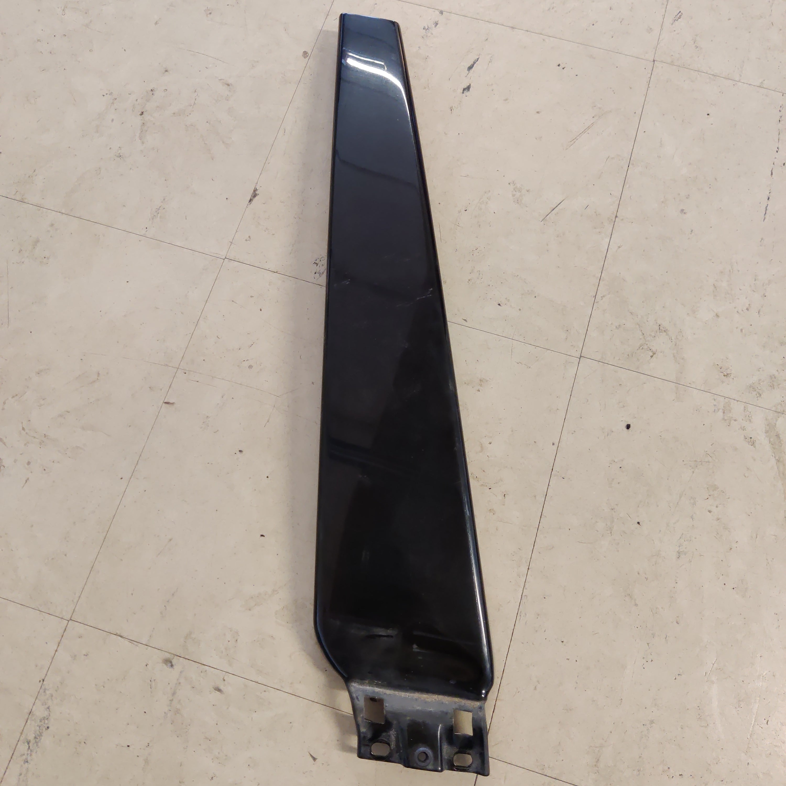 Pilari lista oikea Audi A4 B7 Avant 2.0 2007 8E0853290D