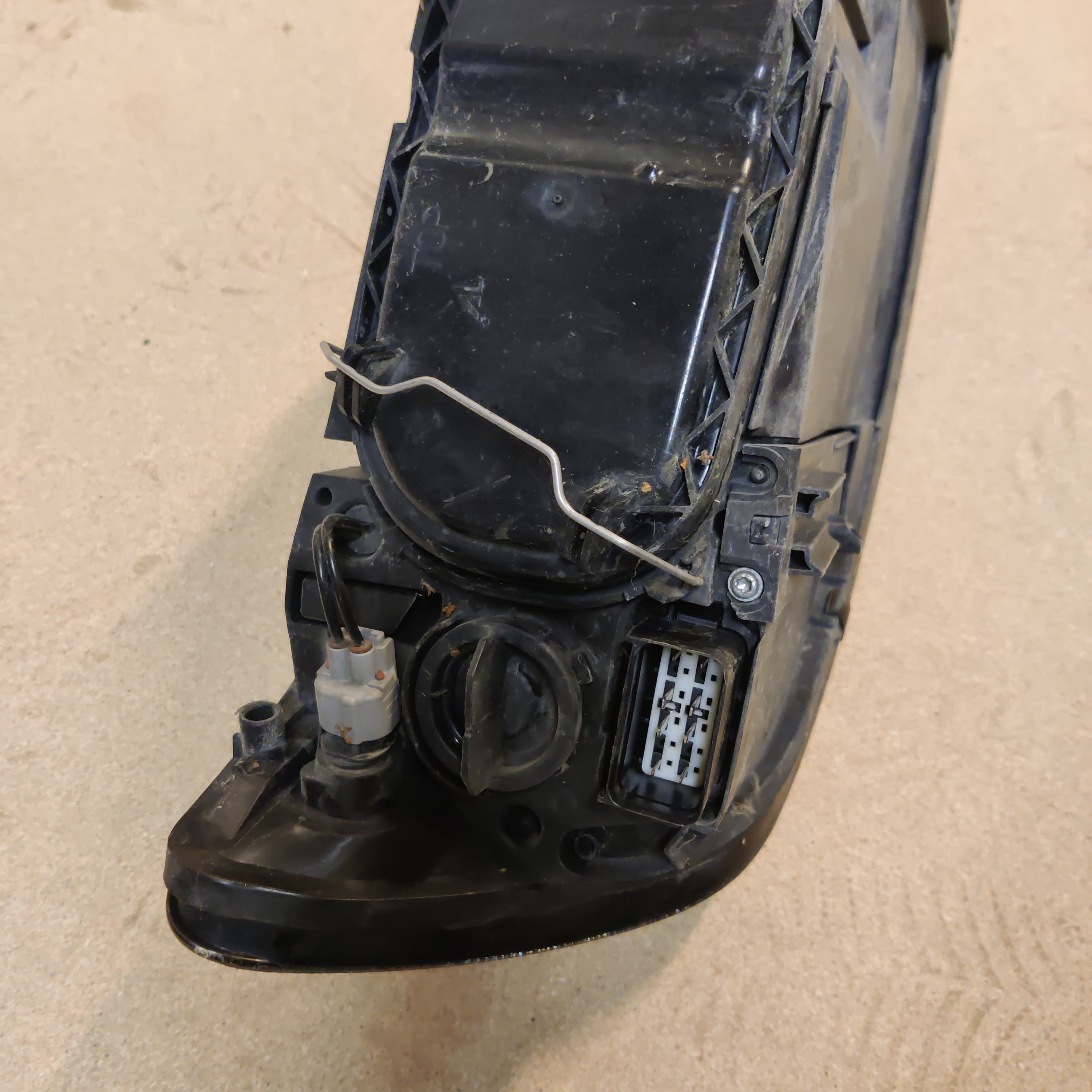 Etuvalo, vasen Volvo V50 1.8 bensa 2004 30698885