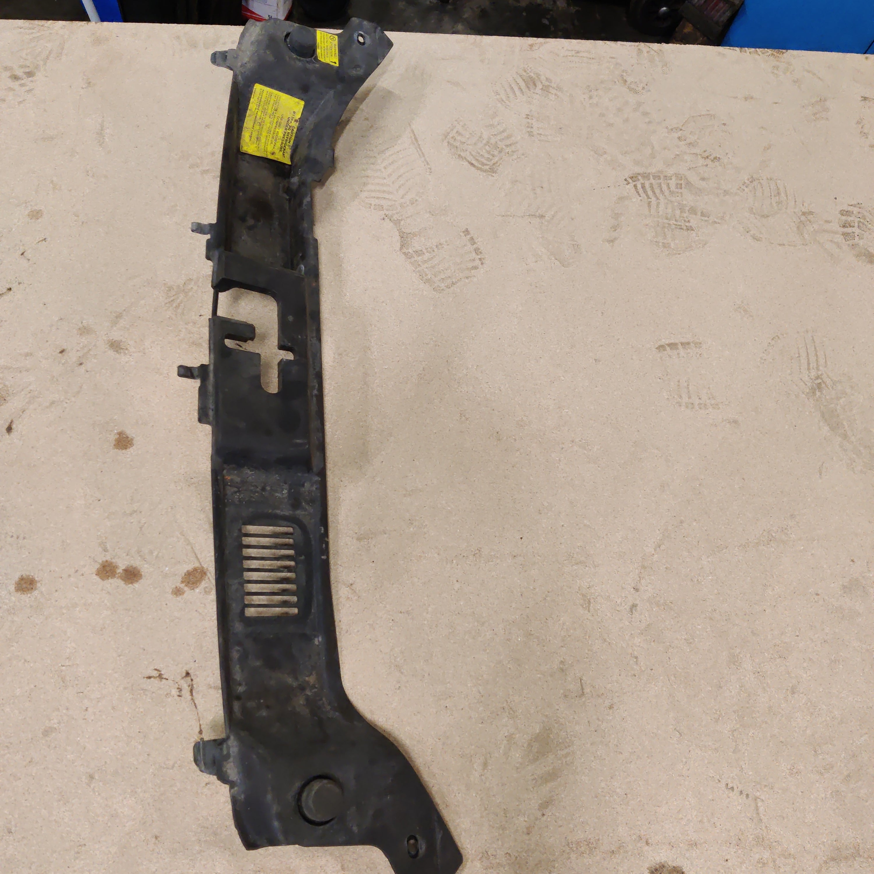 Muovi lukkopellin päälle, etu, Volvo V50 1.8 bensa 2004, 30716338