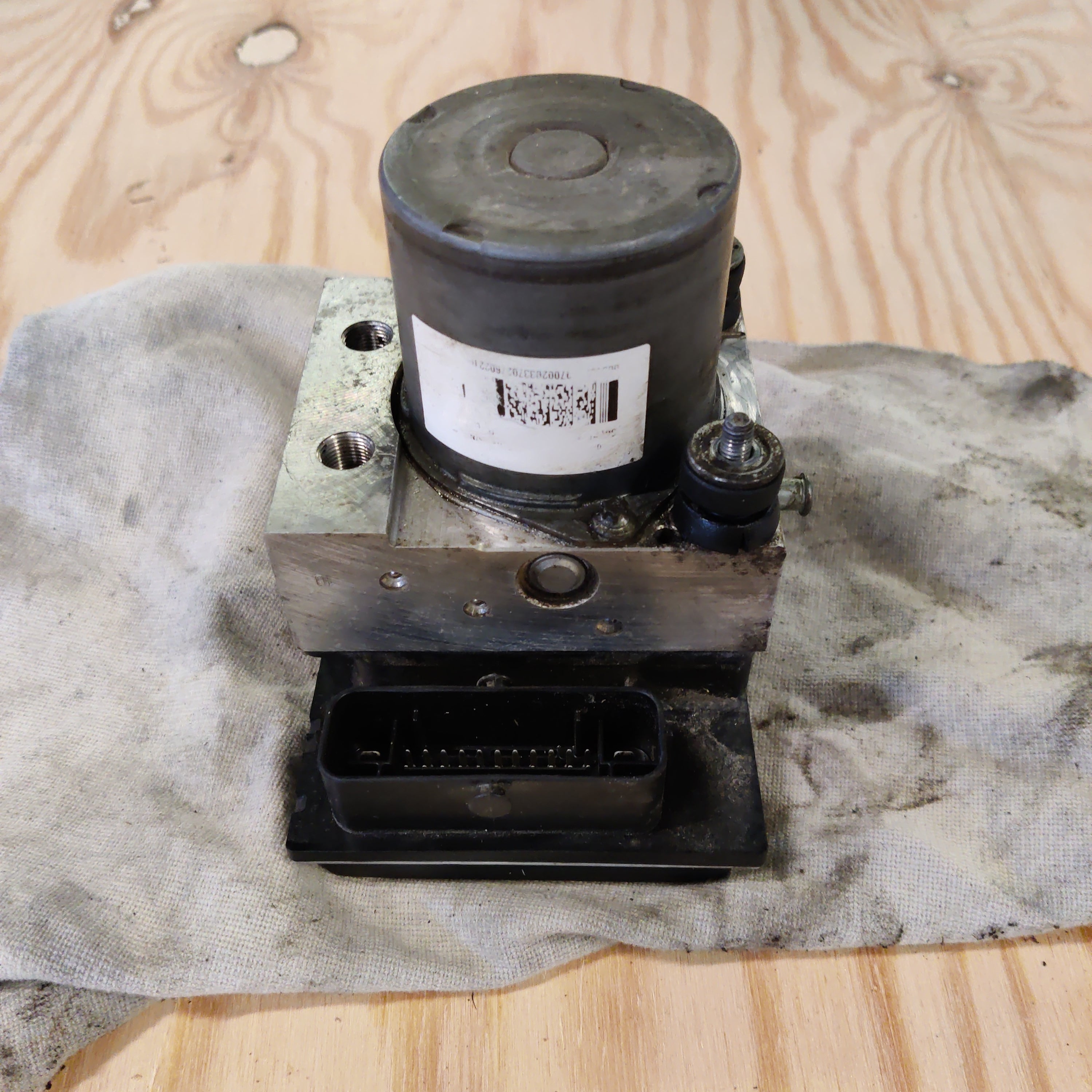 ABS Hydraulipumppu Citroen Jumper II Bussi 2.2 HDi 100 2010, 51804597