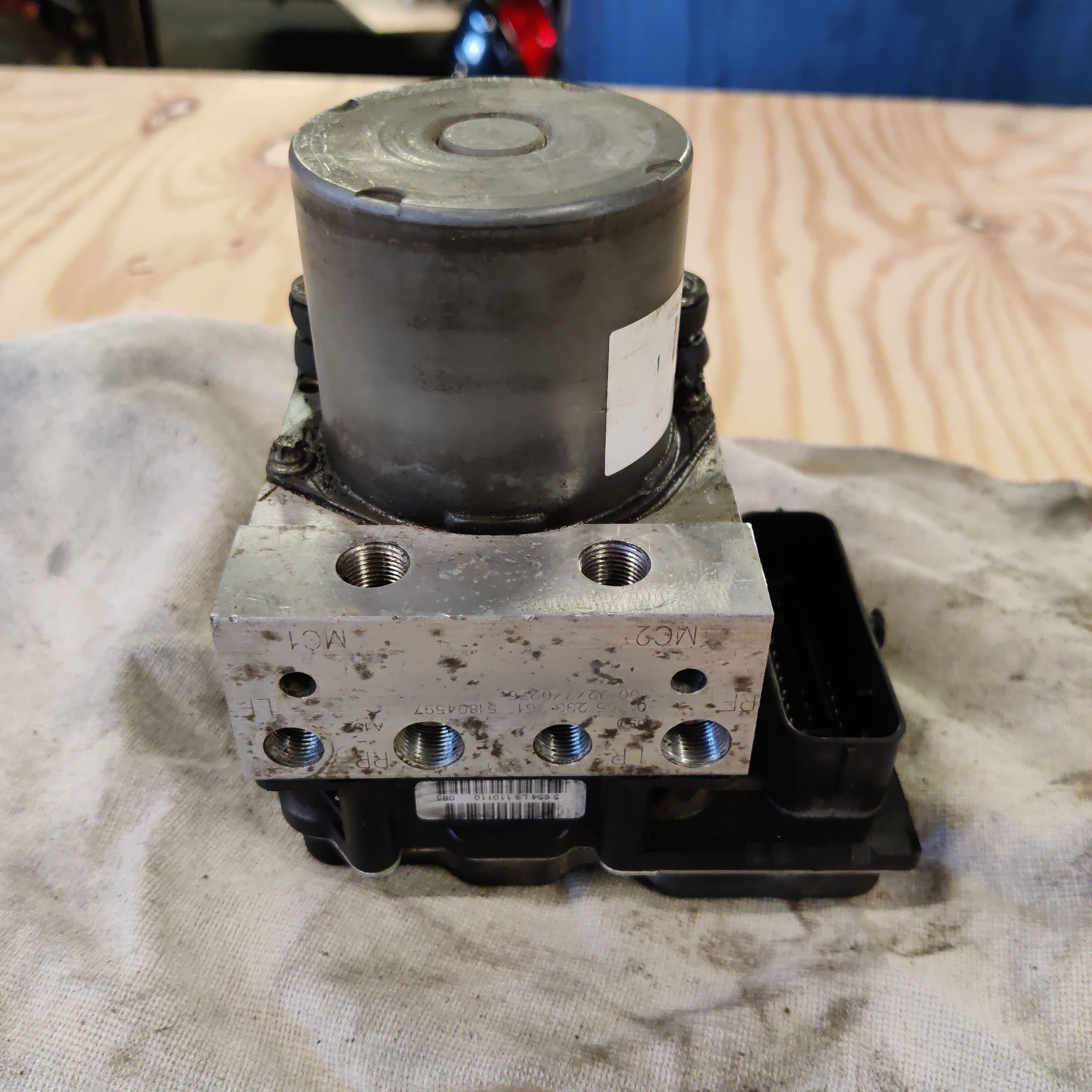 ABS Hydraulipumppu Citroen Jumper II Bussi 2.2 HDi 100 2010, 51804597