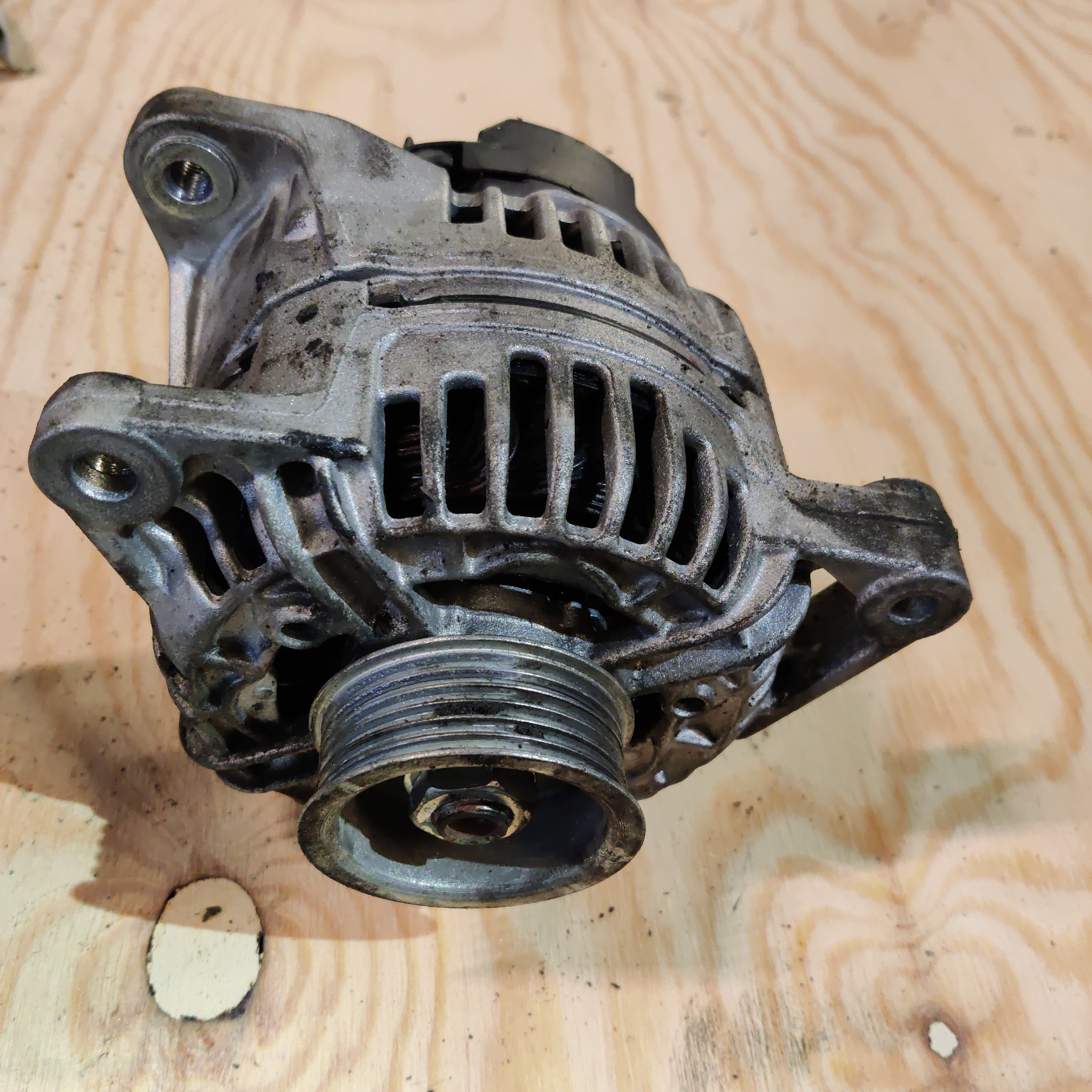Laturi Audi A6 C5 2.4 2003, 13420610