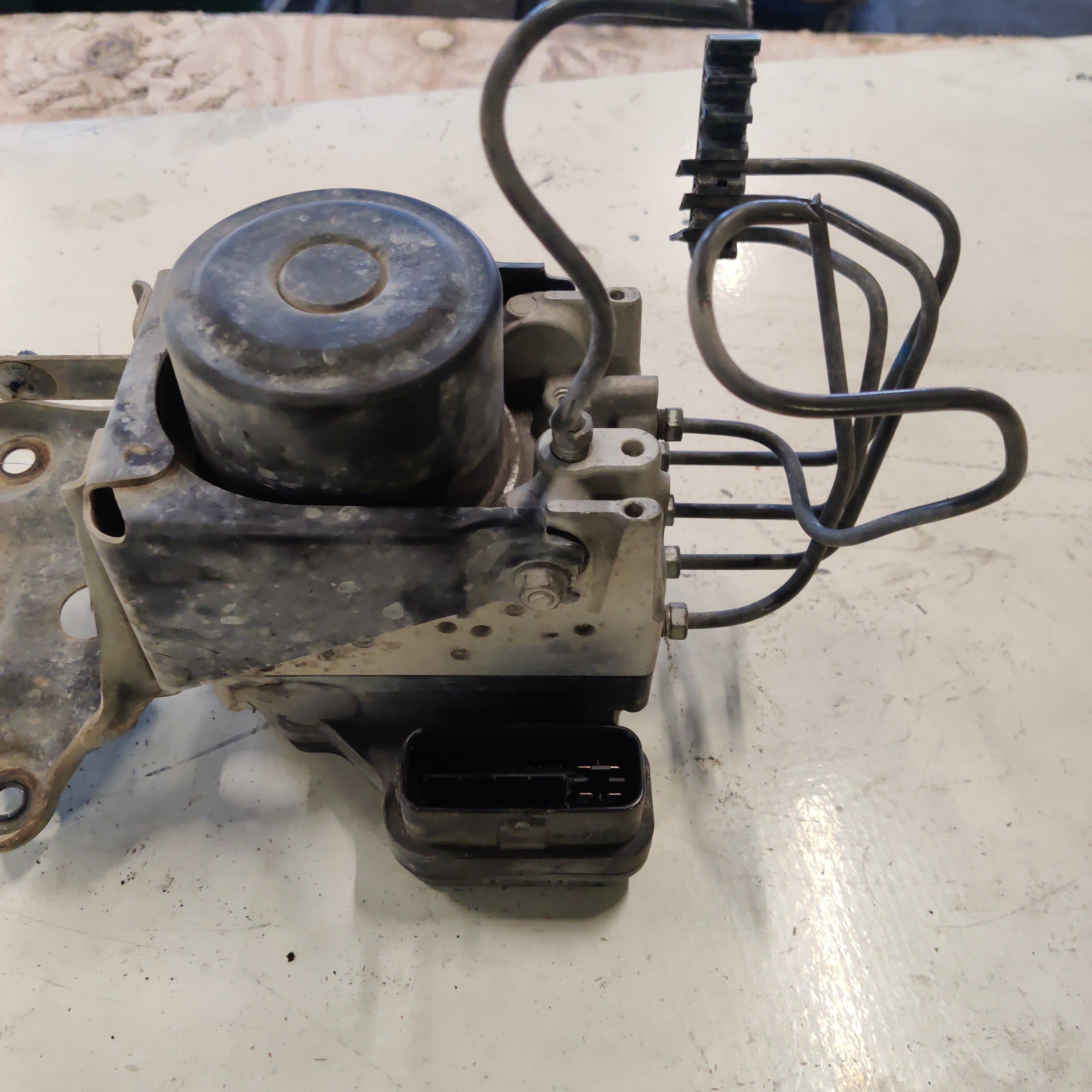ABS pumppu Toyota RAV 4 III 2.0 4WD 2006