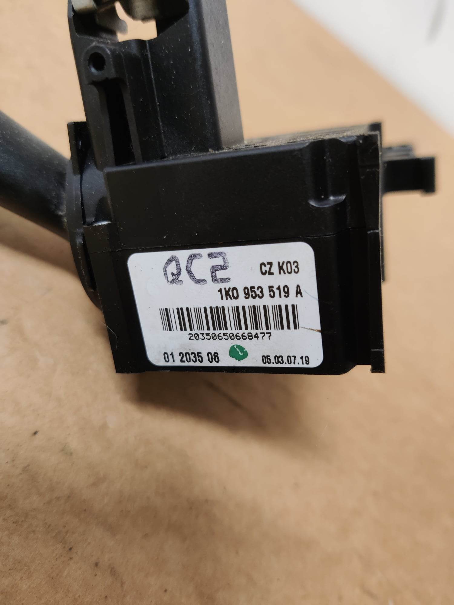 Monitoimikatkaisin Skoda Octavia I 1.6 bensiini 2004, 1K0953519A