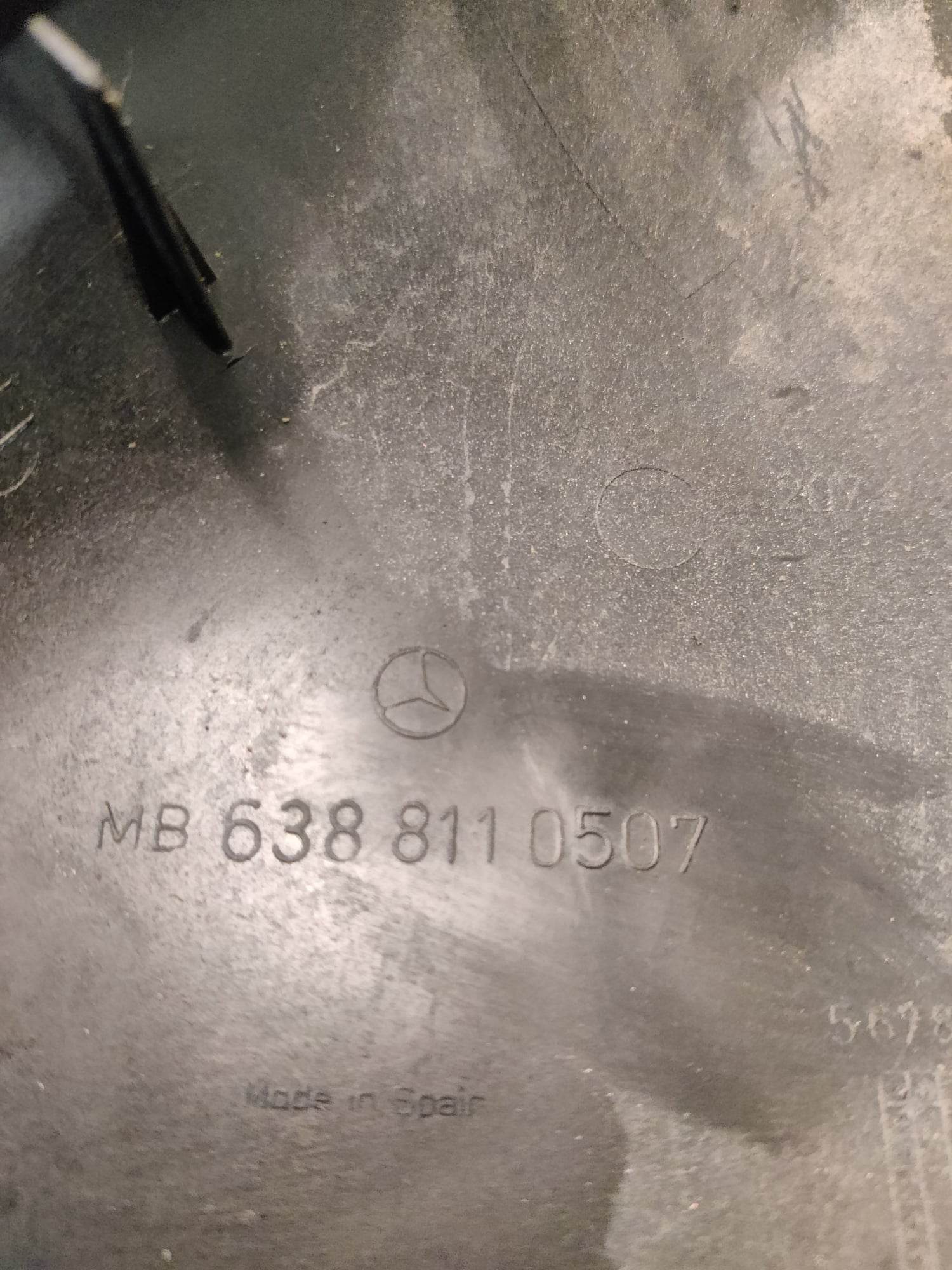 Peruutuspeilin suojus, oikea, Mercedes Benz Vito Umpikori 110 D 2.3 (638.074, 638.078), 6388110507