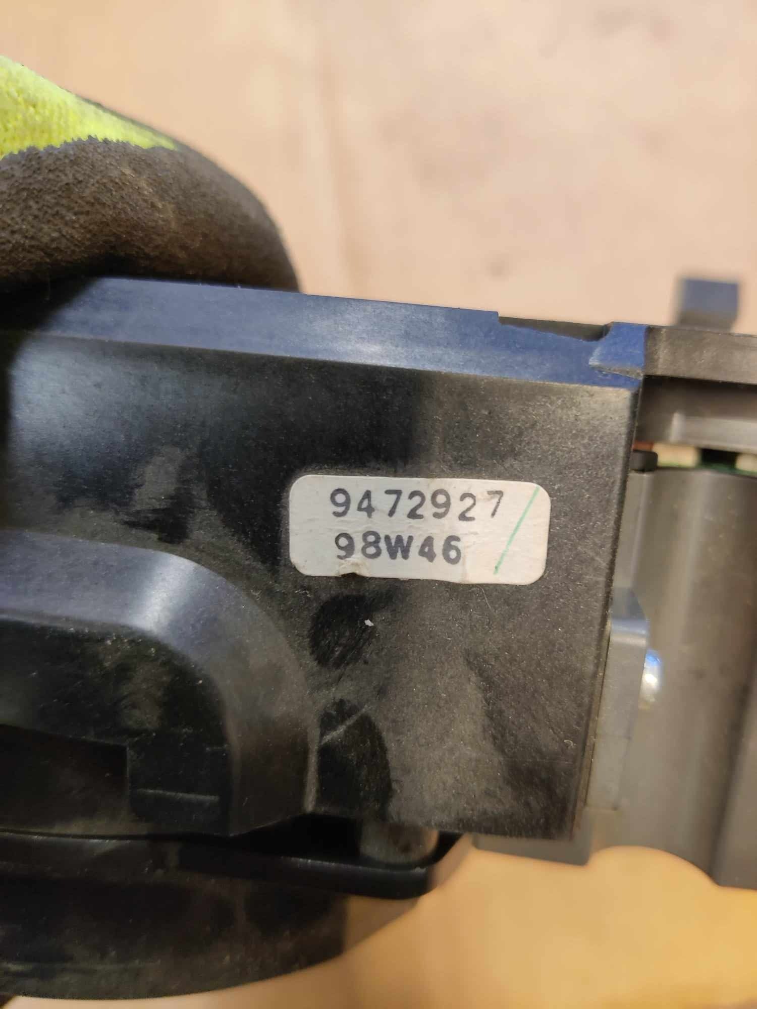 Vivusto pyyhkimen/suuntavilkun Volvo S80 I (184) 2.4 1999, 9472927