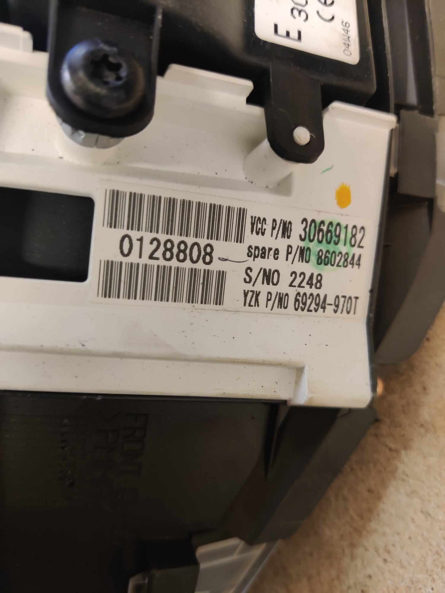Mittaristo Volvo V50 1.8 bensa 2004 30710071