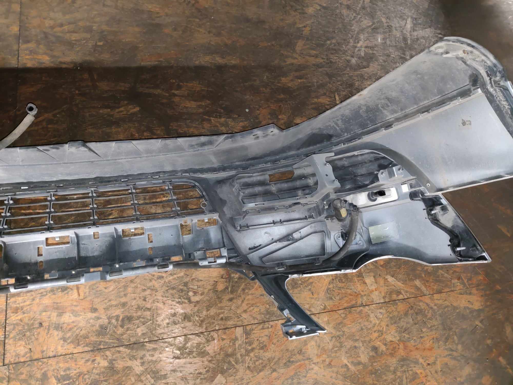 Etupuskuri VW Passat B6  2005-2011, 3C0807942