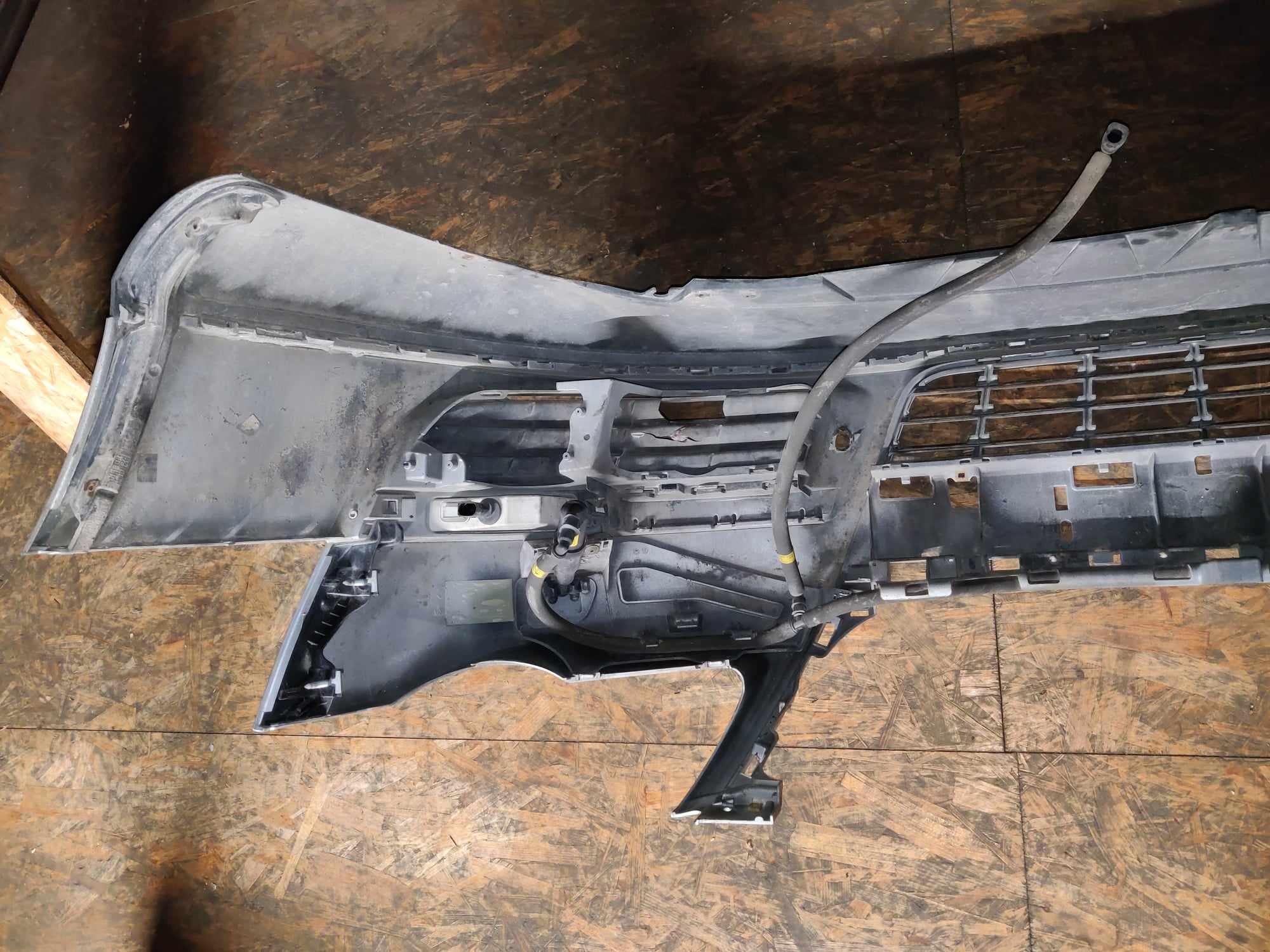 Etupuskuri VW Passat B6  2005-2011, 3C0807942