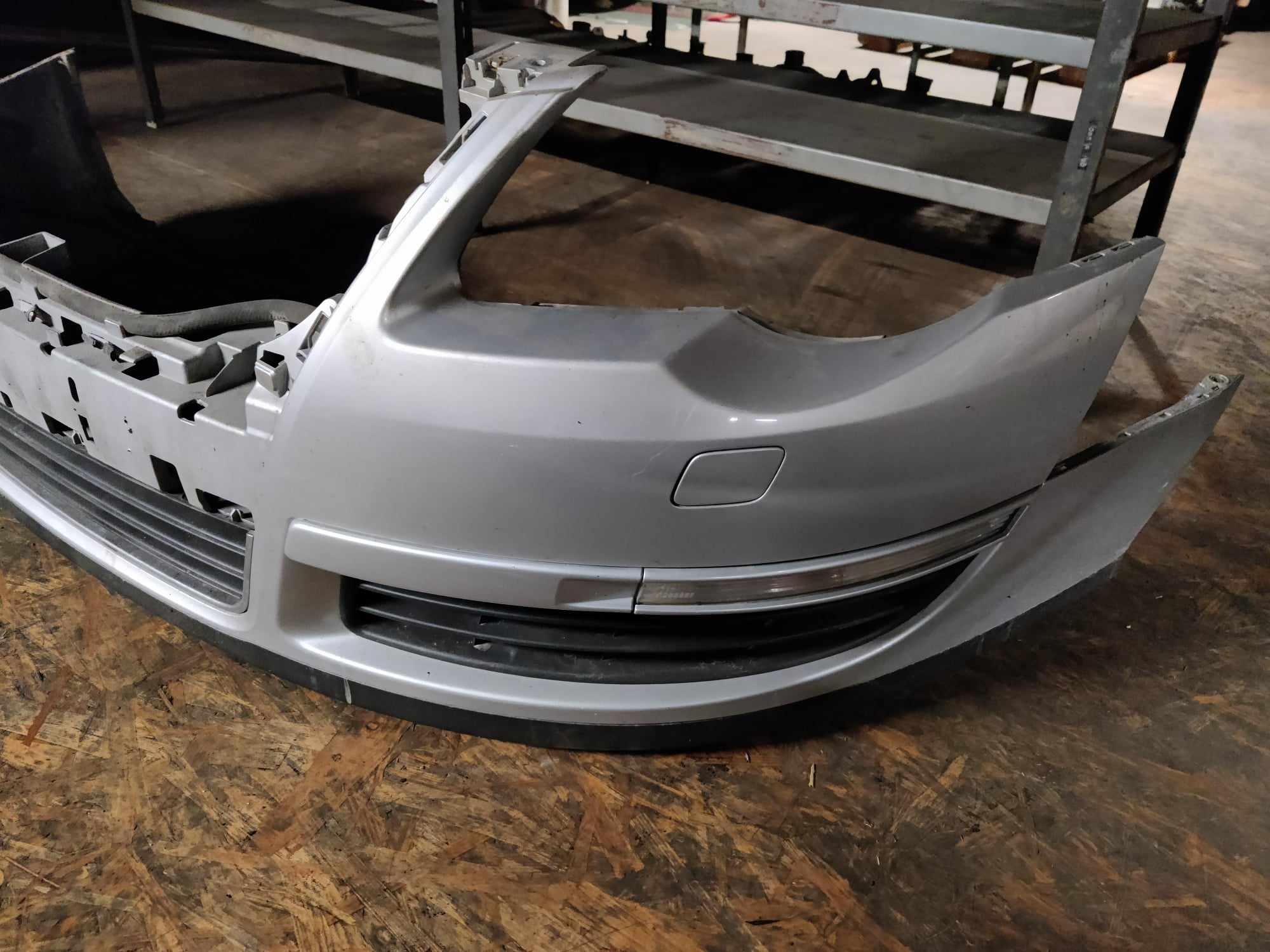 Etupuskuri VW Passat B6  2005-2011, 3C0807942