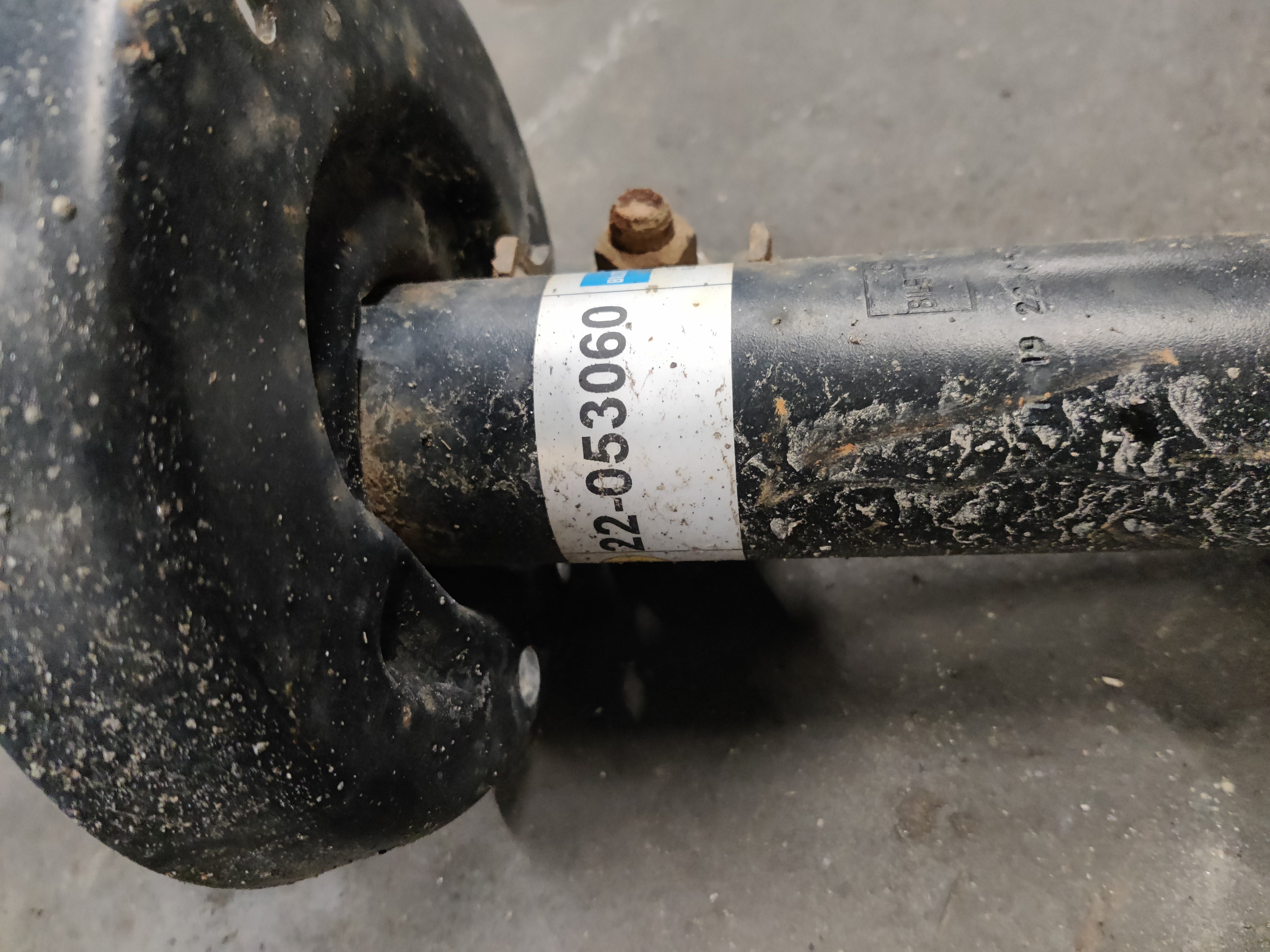 Etuiskunvaimentimet ja jouset Audi A6 C5 2.4 2003, 22-053077, 22-053060