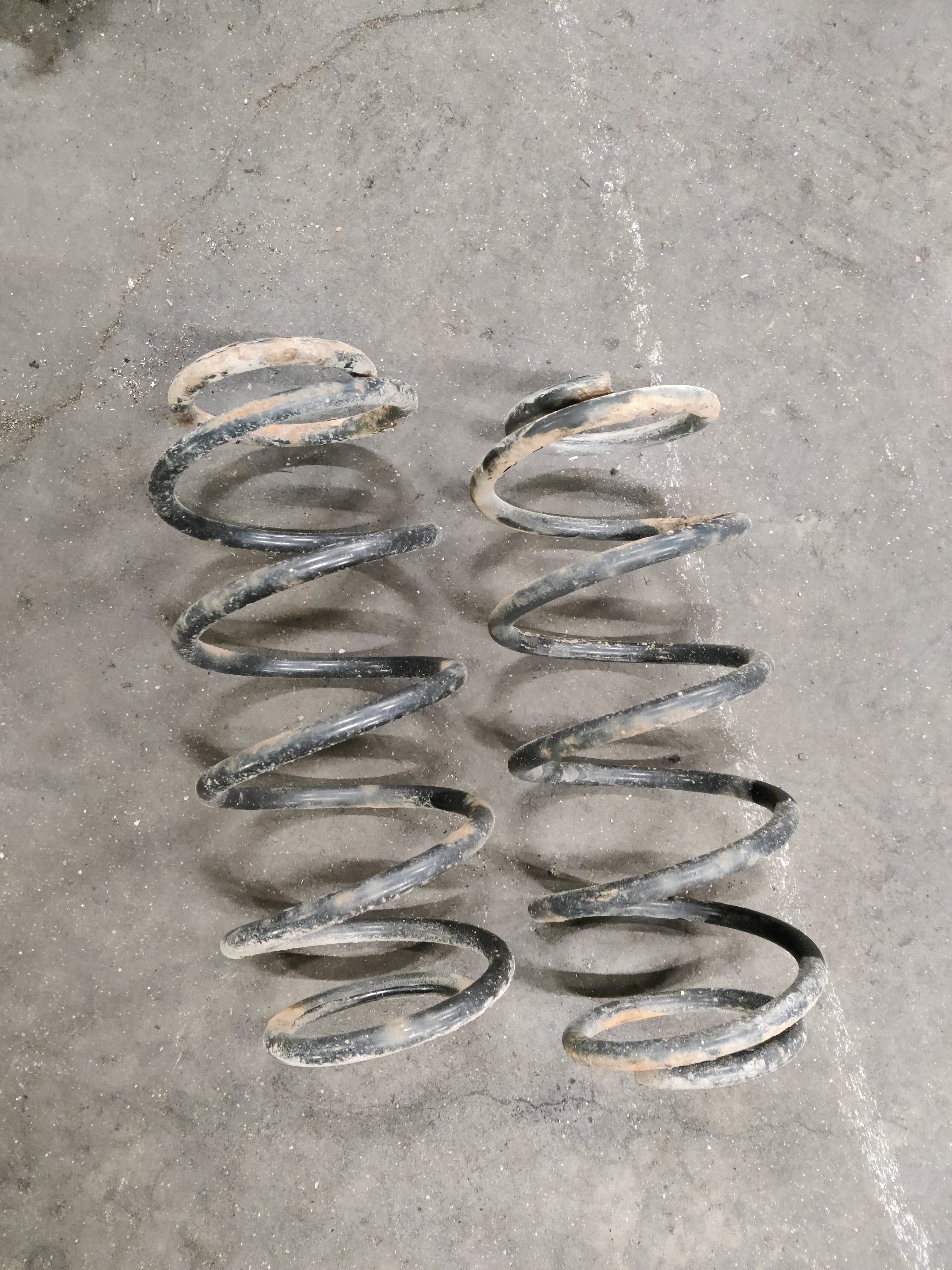 Etuiskunvaimentimet ja jouset Audi A6 C5 2.4 2003, 22-053077, 22-053060