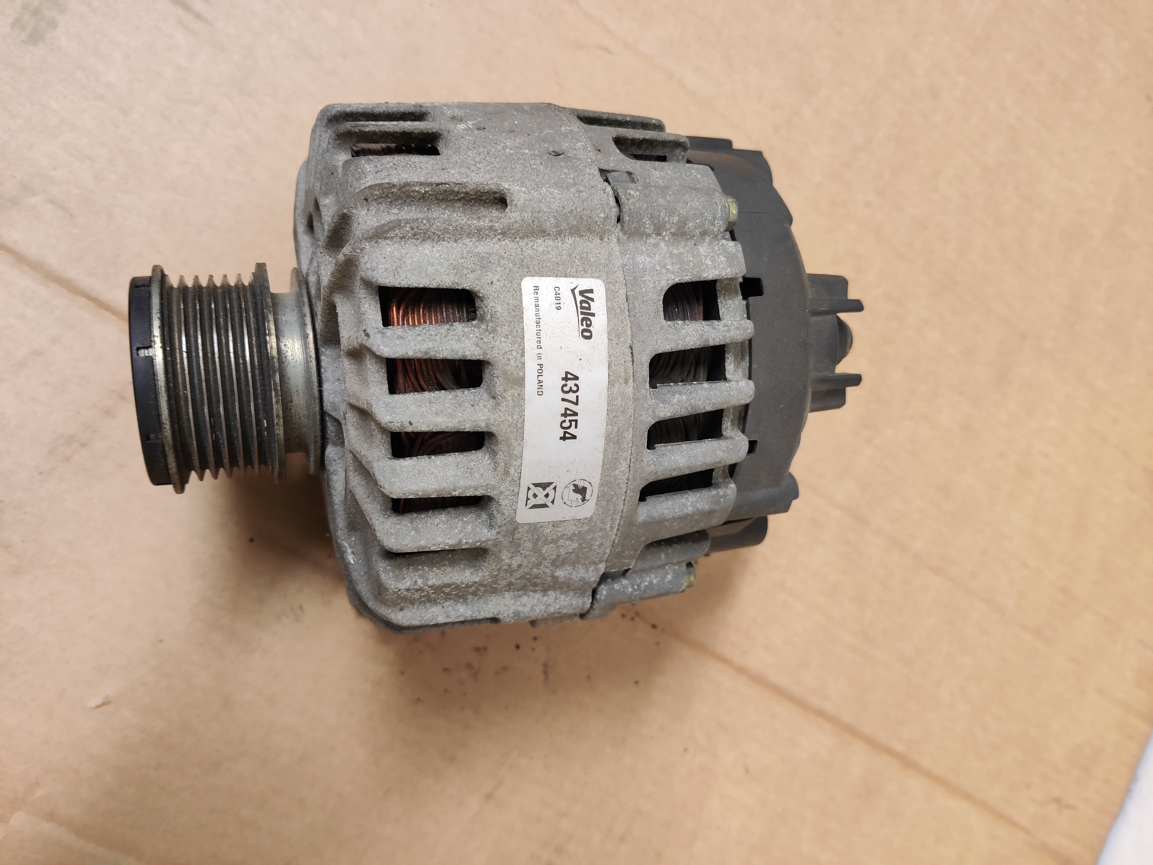 Valeo laturi Vw Jetta V (1K2) 77 kW Diesel 437454
