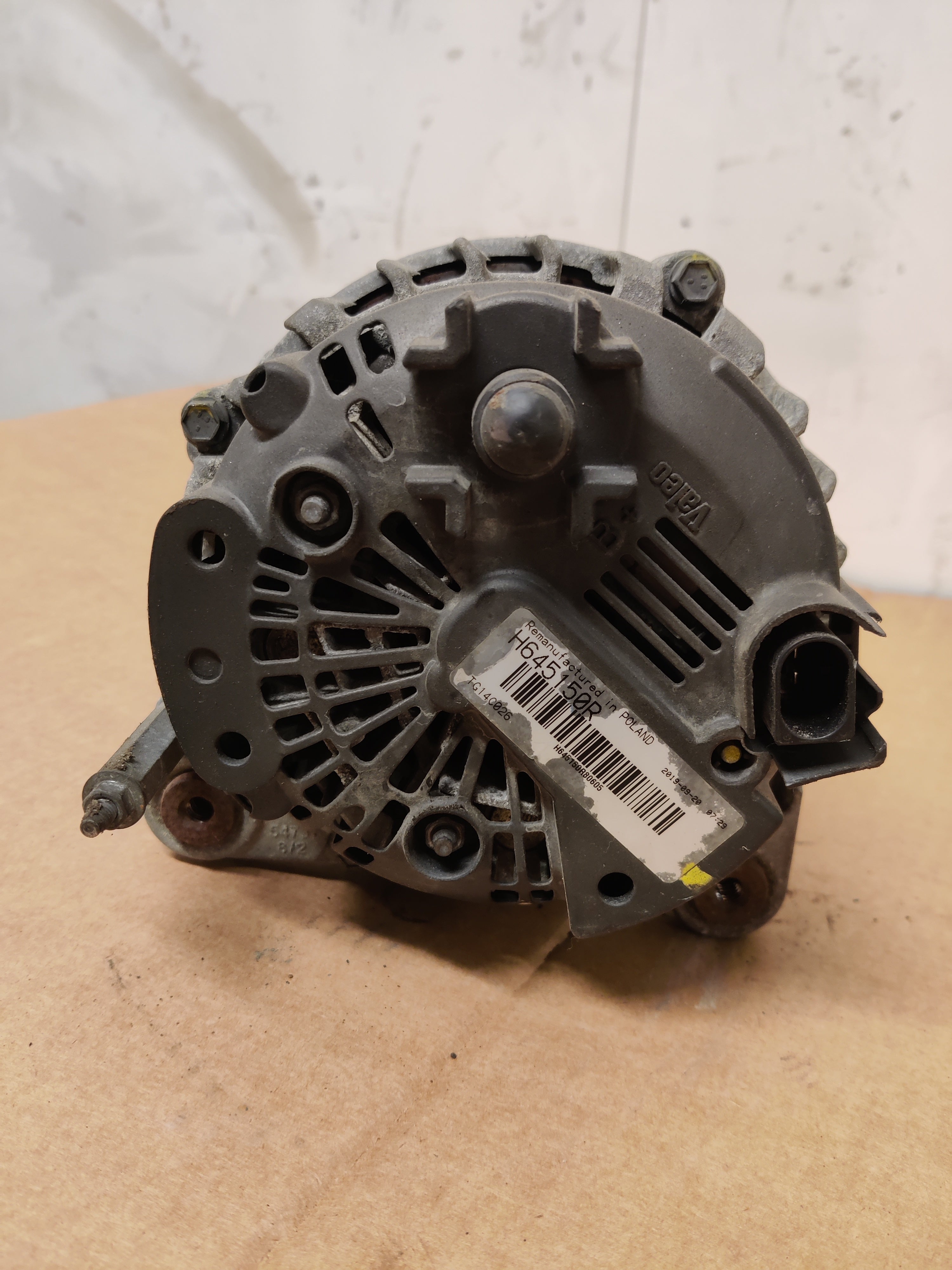 Valeo laturi Vw Jetta V (1K2) 77 kW Diesel 437454