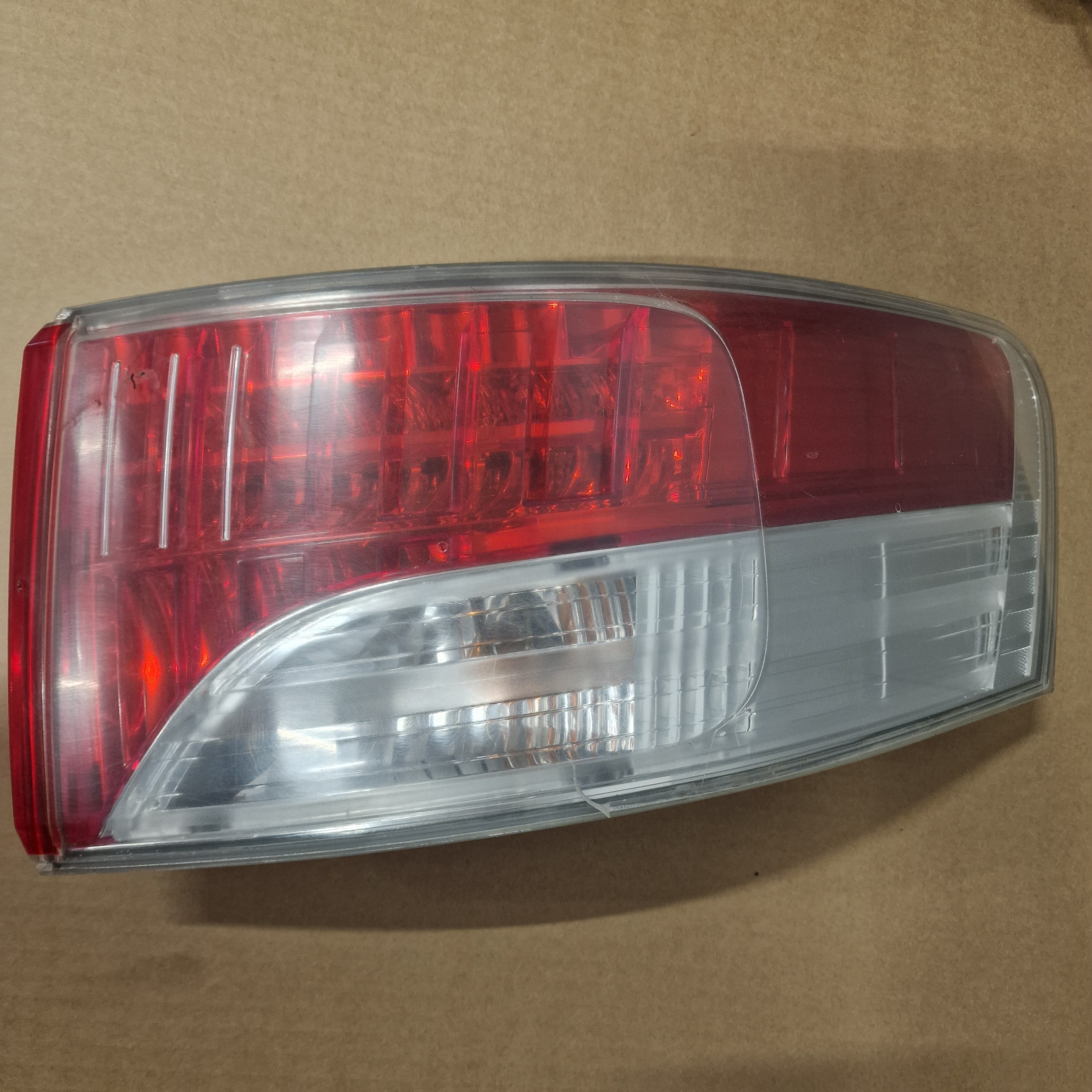 Takavalo oikea Toyota Avensis StW (T27) 1.8 farmari bensiini 2009
